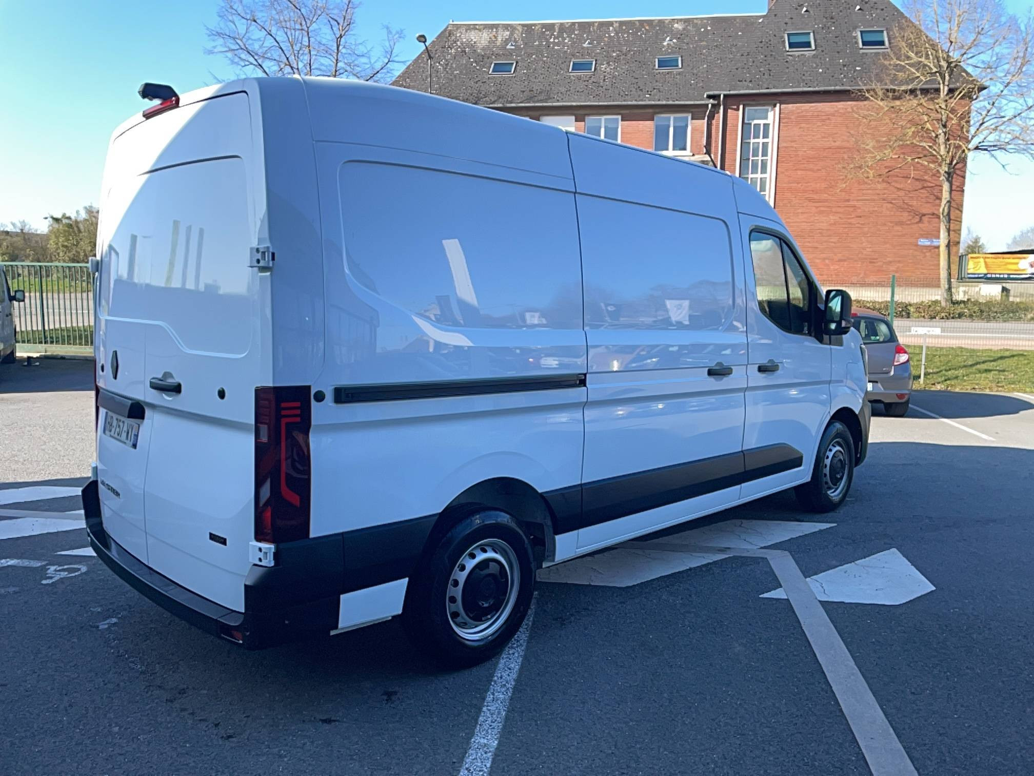 Vente en ligne Renault Master E-Tech MASTER ELECTRIQUE FG GRANDE AUTONOMIE L2H2 3T5 au prix de 44 990 €