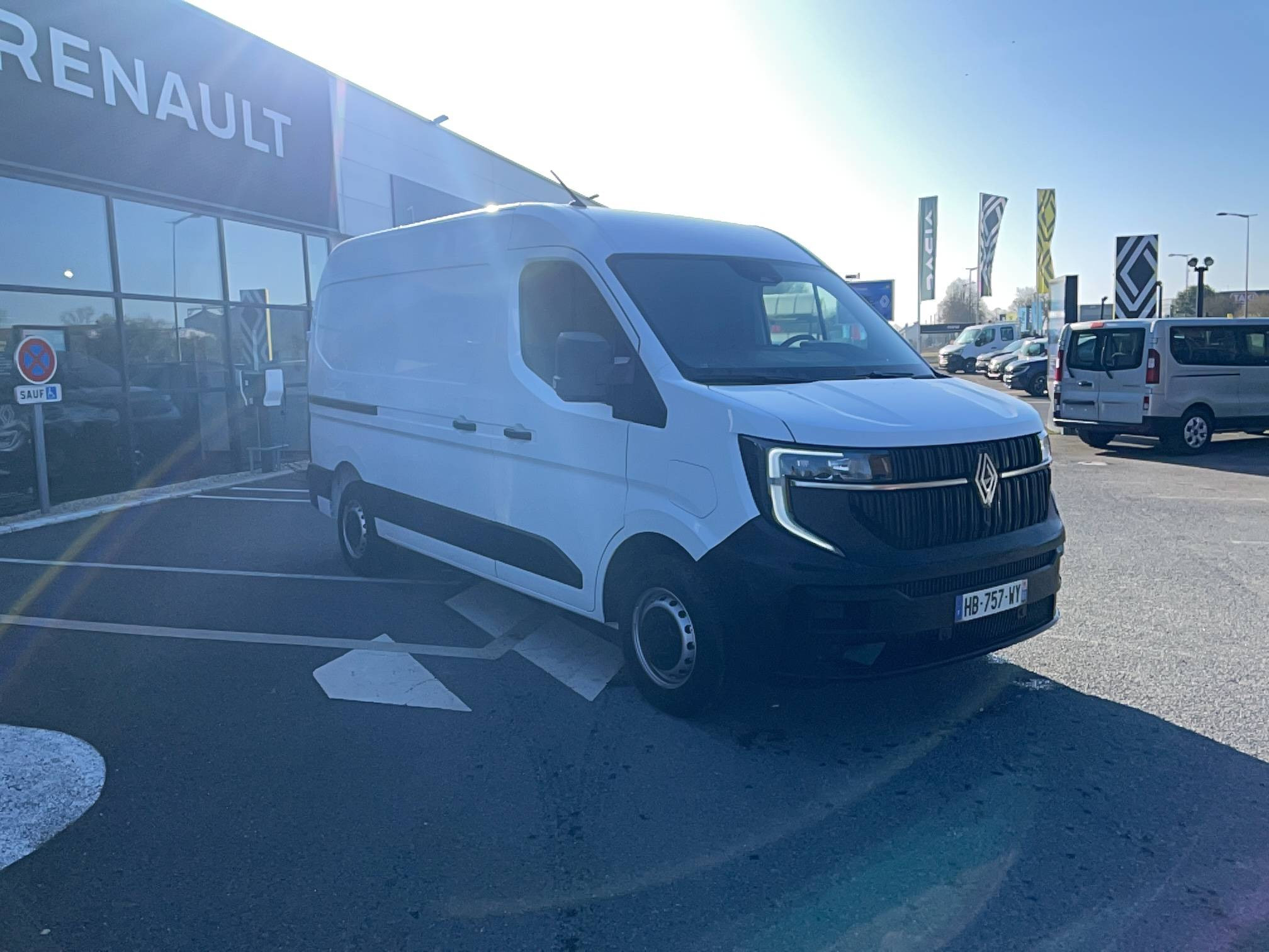 Vente en ligne Renault Master E-Tech MASTER ELECTRIQUE FG GRANDE AUTONOMIE L2H2 3T5 au prix de 44 990 €
