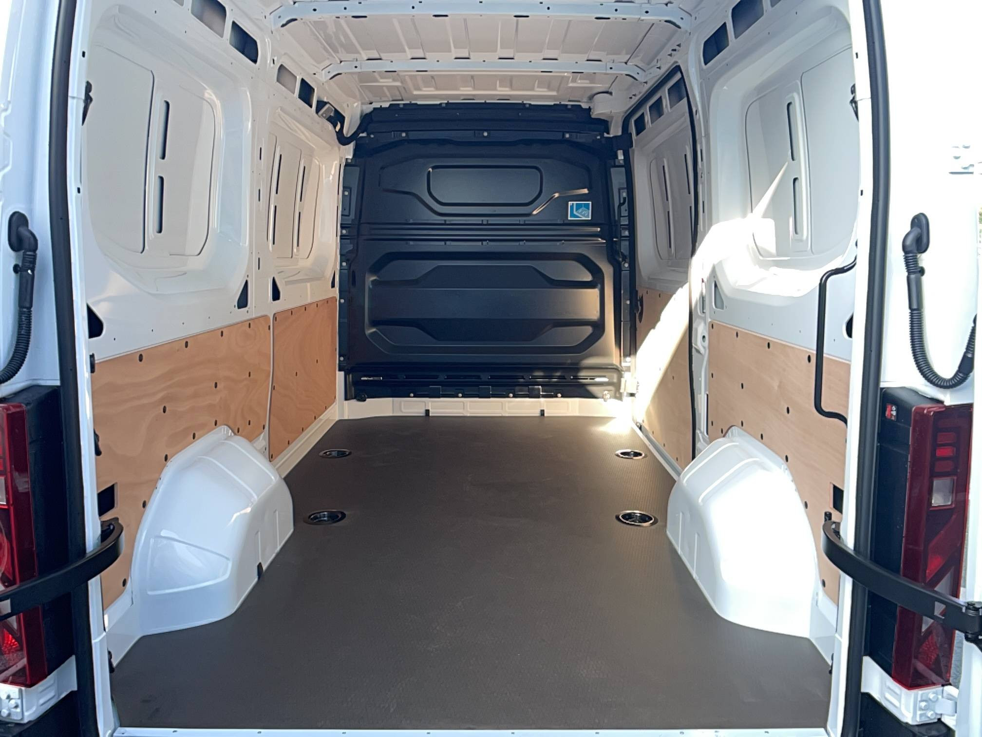 Vente en ligne Renault Master E-Tech MASTER ELECTRIQUE FG GRANDE AUTONOMIE L2H2 3T5 au prix de 44 990 €