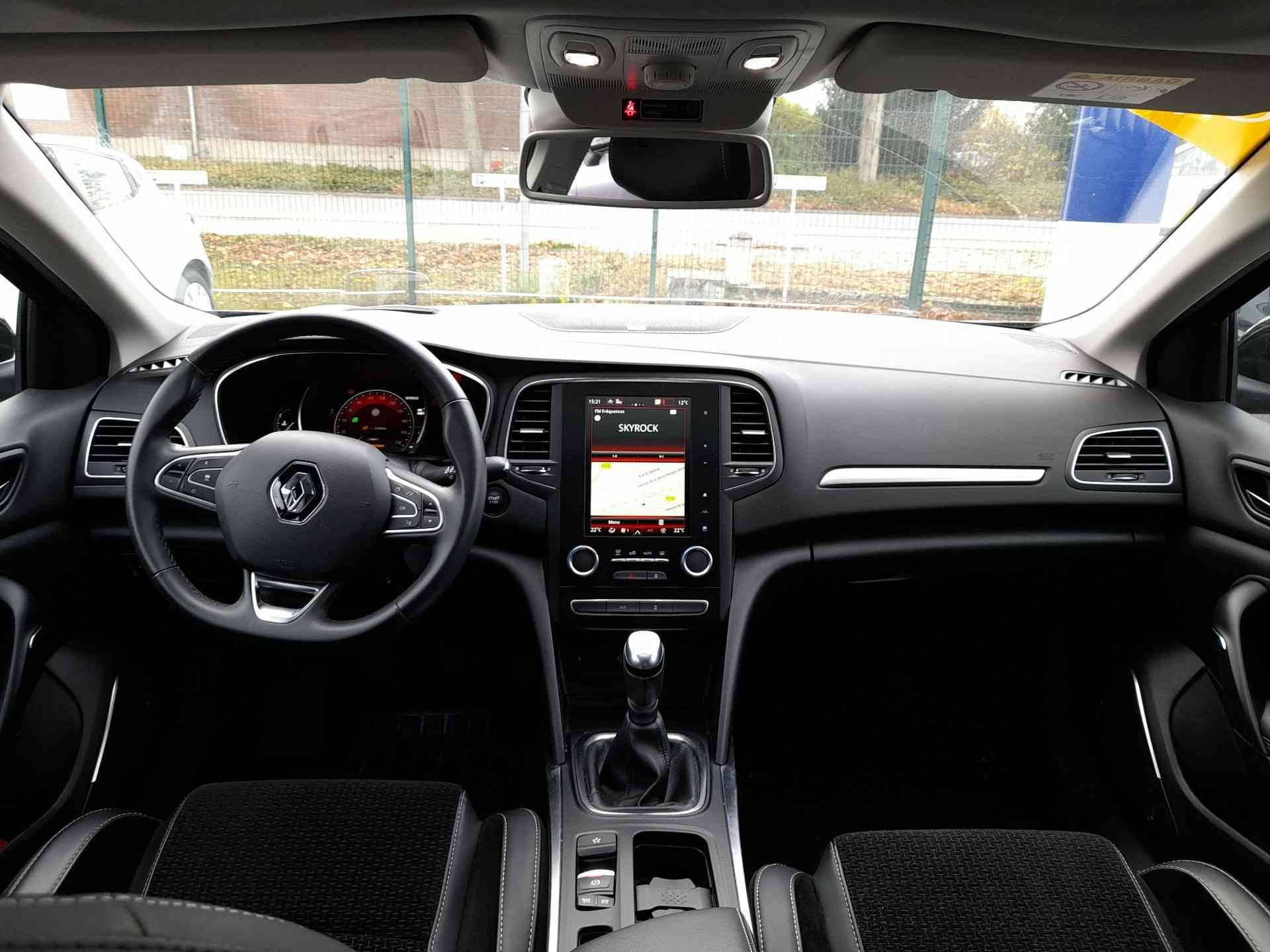 Vente en ligne Renault Megane 4 Mégane IV Berline TCe 140 FAP au prix de 16 200 €