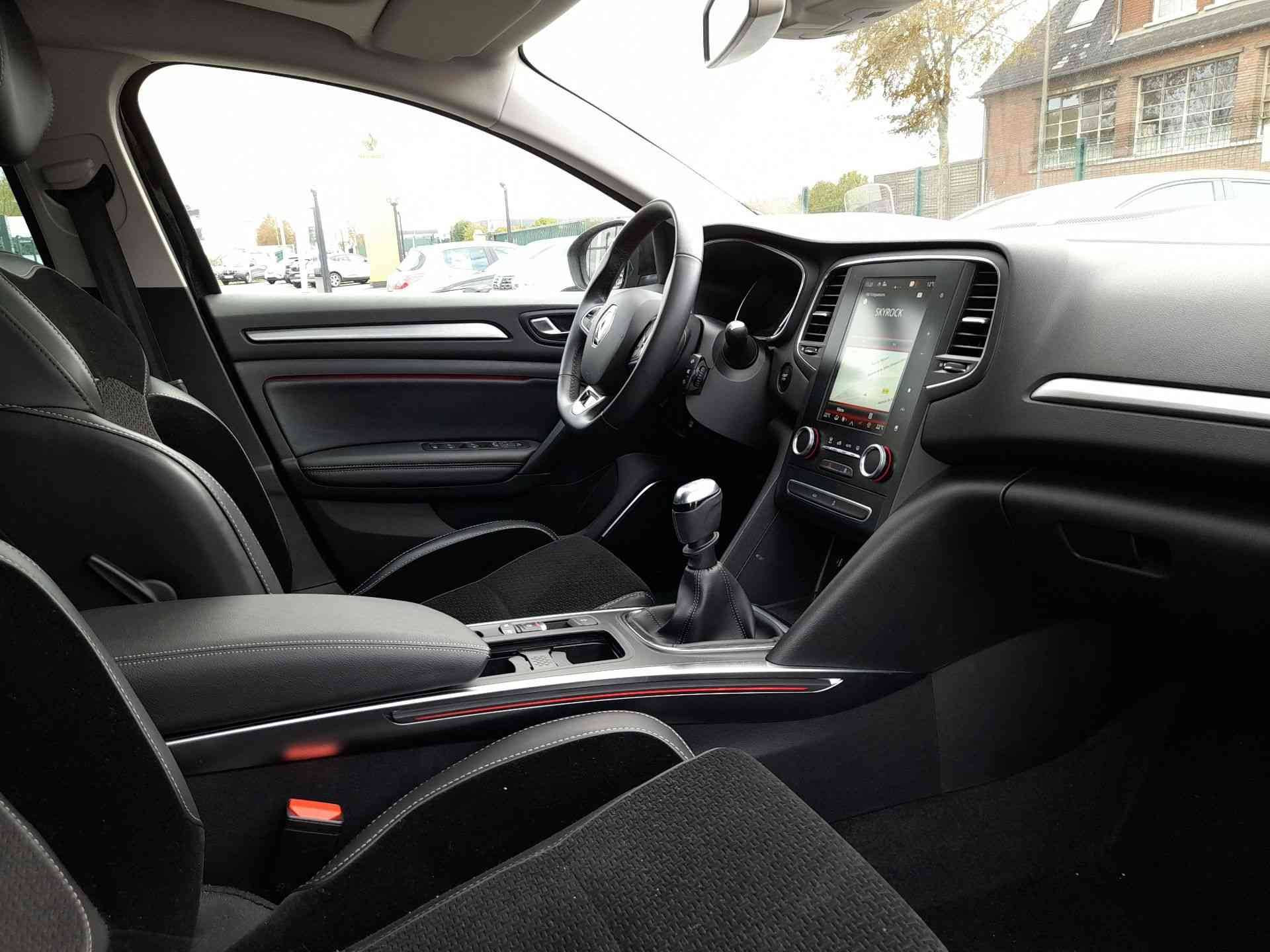 Vente en ligne Renault Megane 4 Mégane IV Berline TCe 140 FAP au prix de 16 200 €
