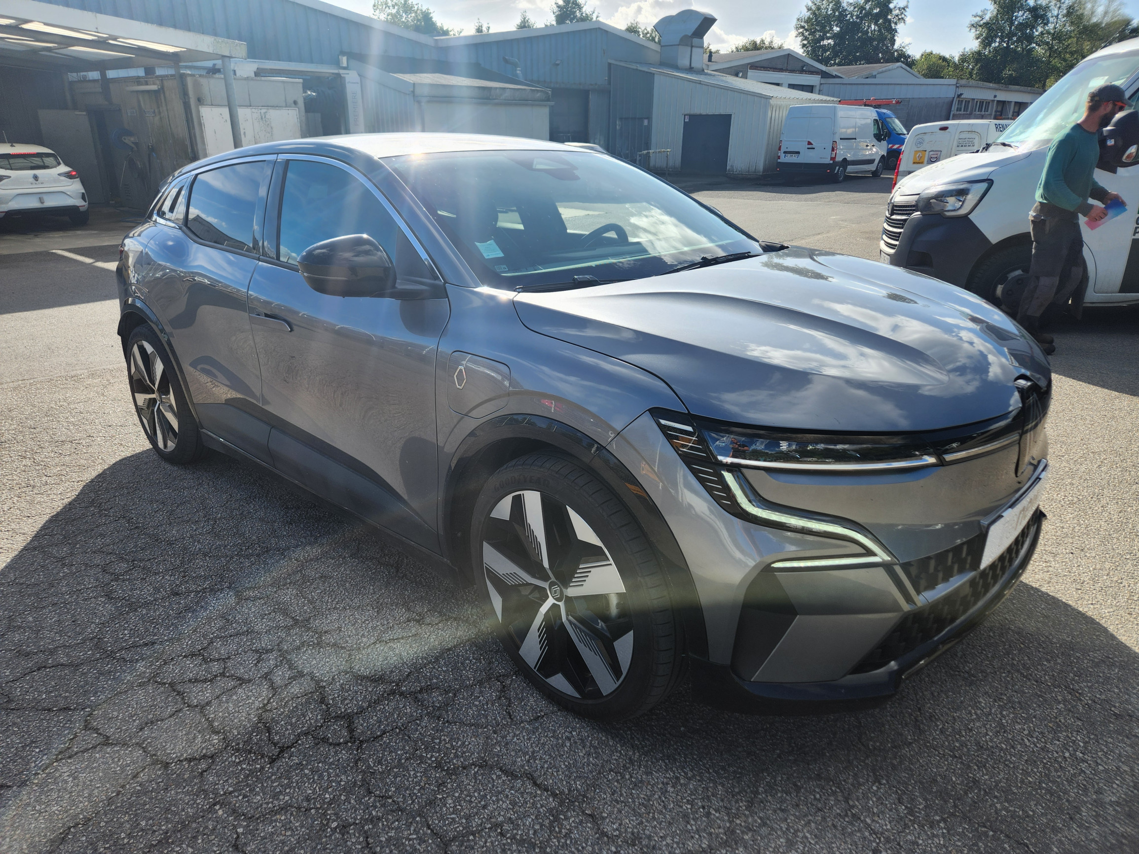 Vente en ligne Renault Megane E-Tech  EV60 220 ch super charge au prix de 25 999 €