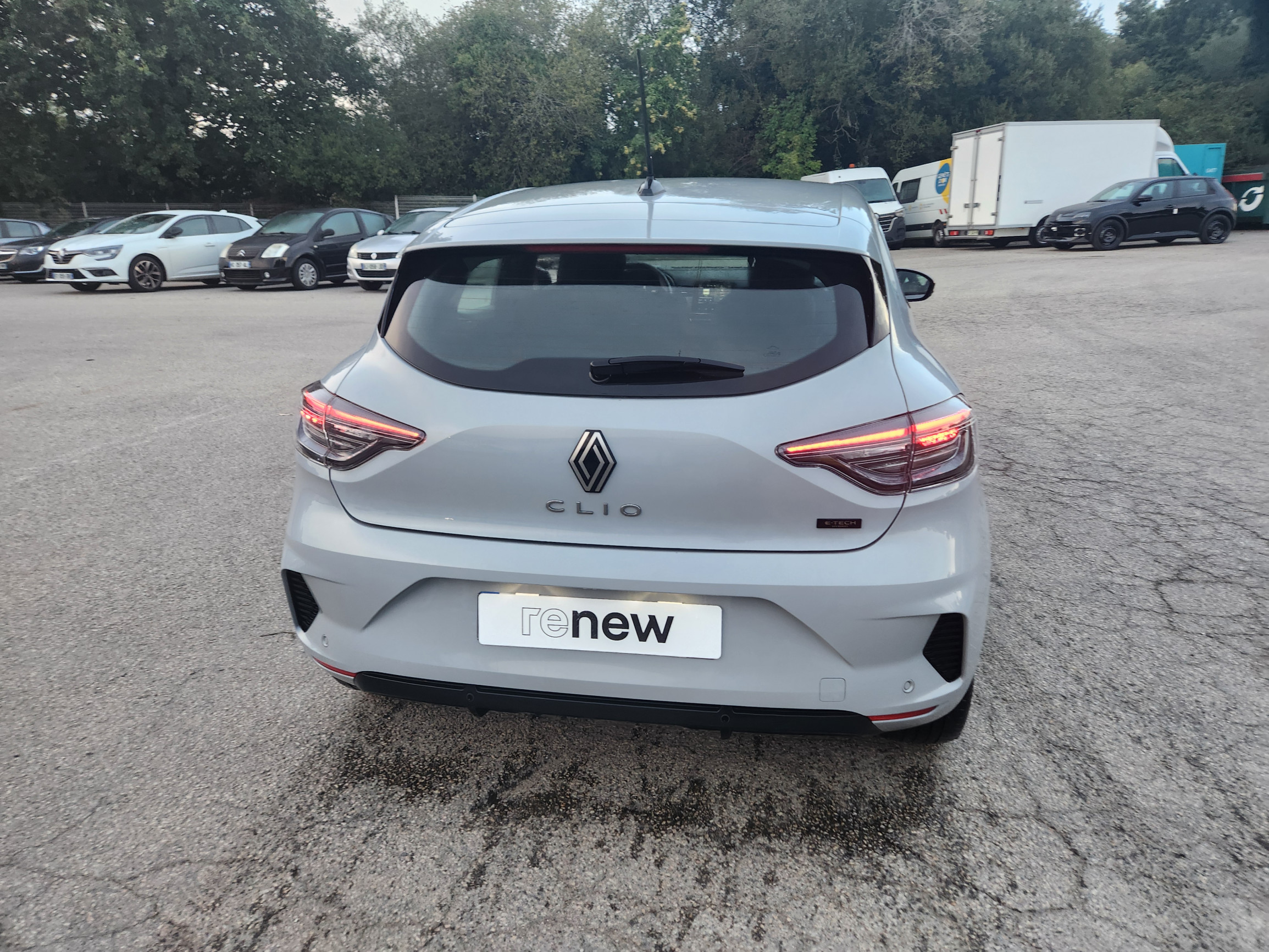 Vente en ligne Renault Clio 5 Clio E-Tech full hybrid 145 au prix de 18 999 €