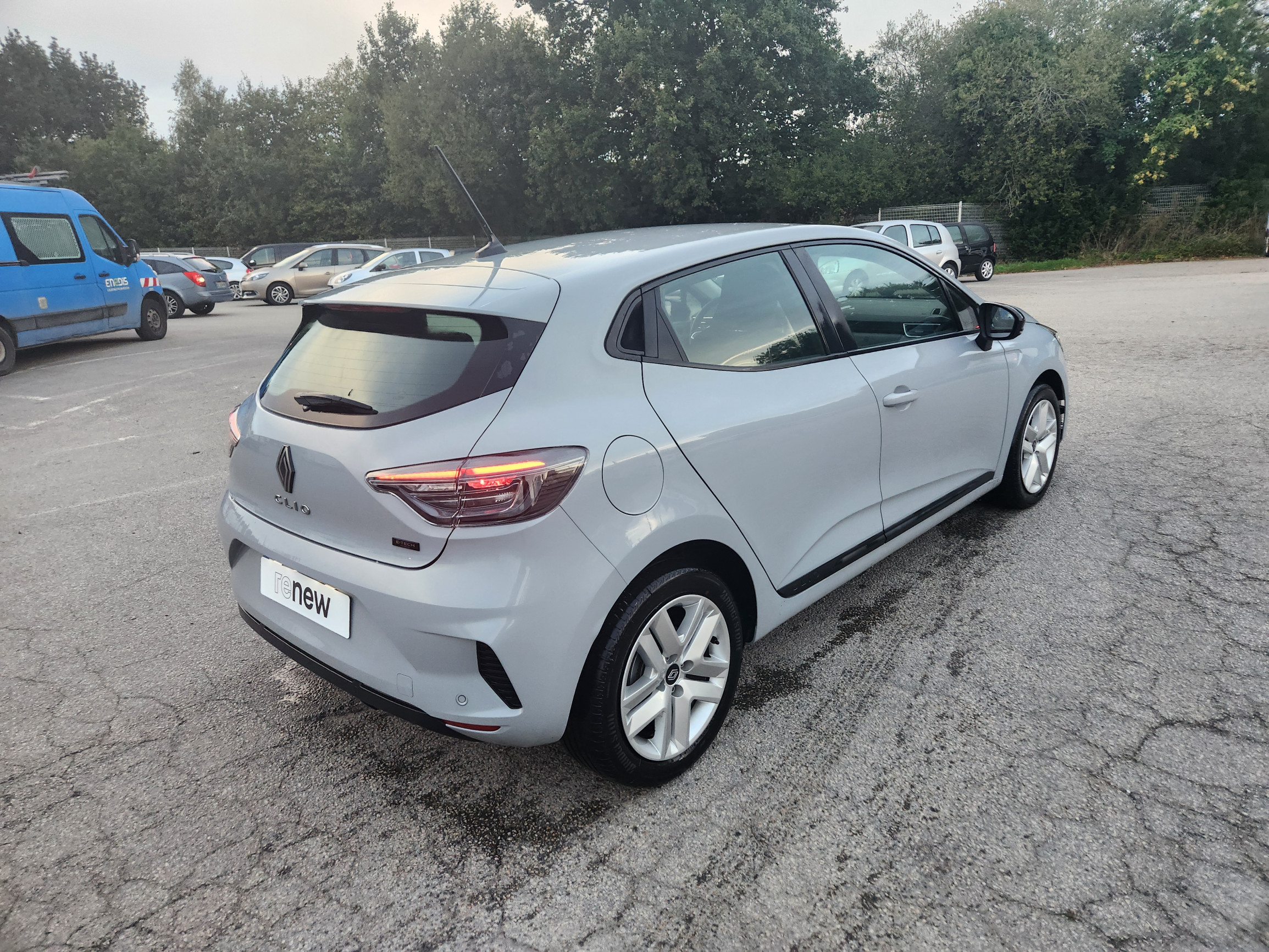 Vente en ligne Renault Clio 5 Clio E-Tech full hybrid 145 au prix de 18 999 €