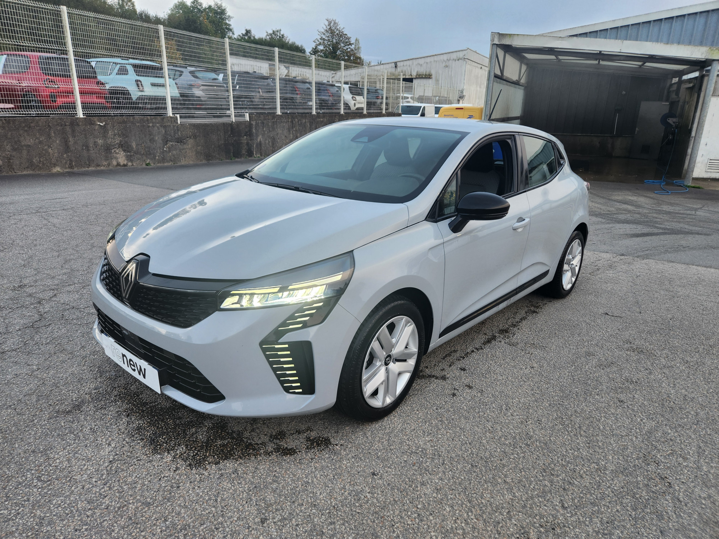 Vente en ligne Renault Clio 5 Clio E-Tech full hybrid 145 au prix de 18 999 €