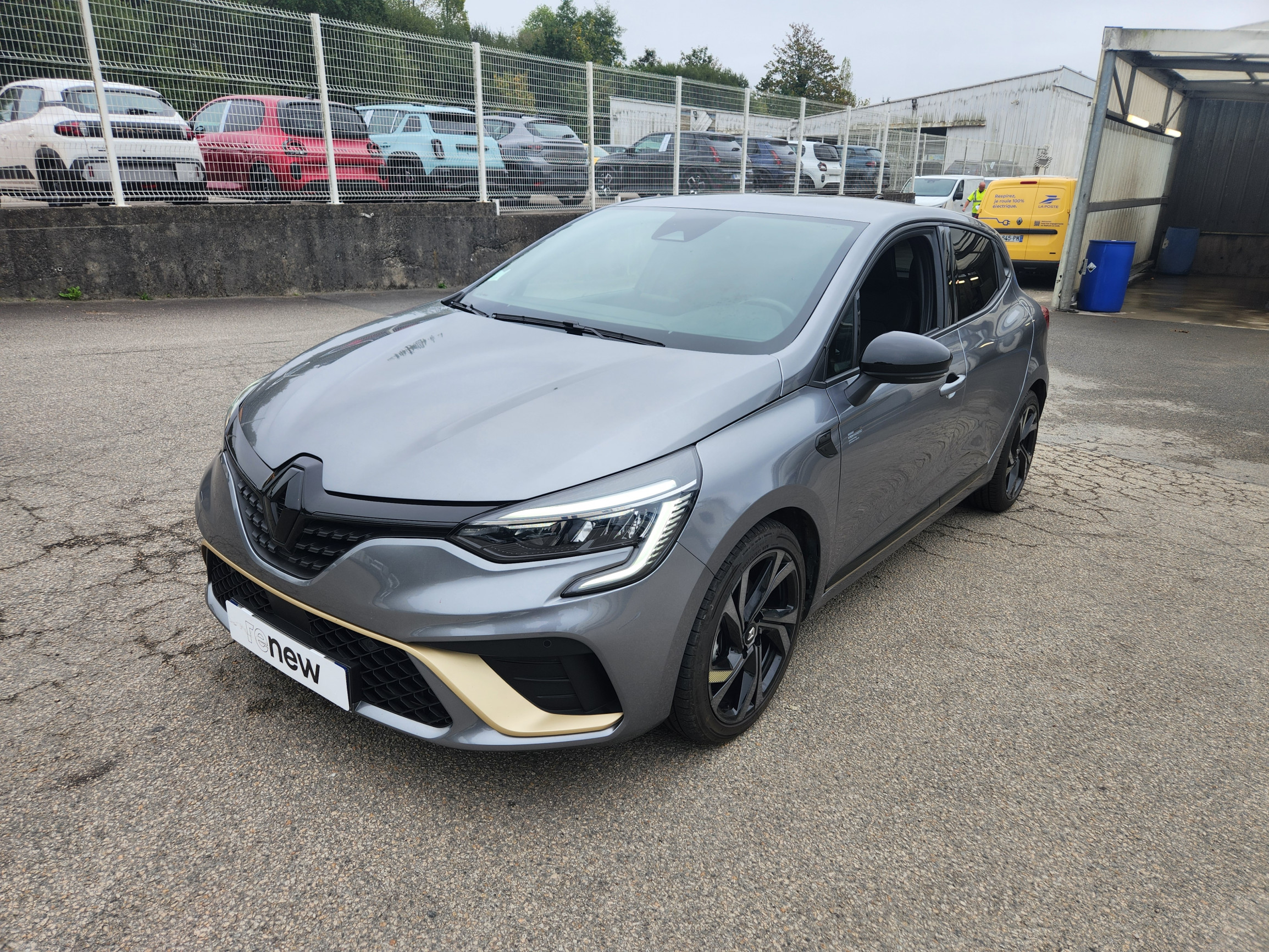 Vente en ligne Renault Clio 5 Clio E-Tech full hybrid 145 au prix de 18 999 €