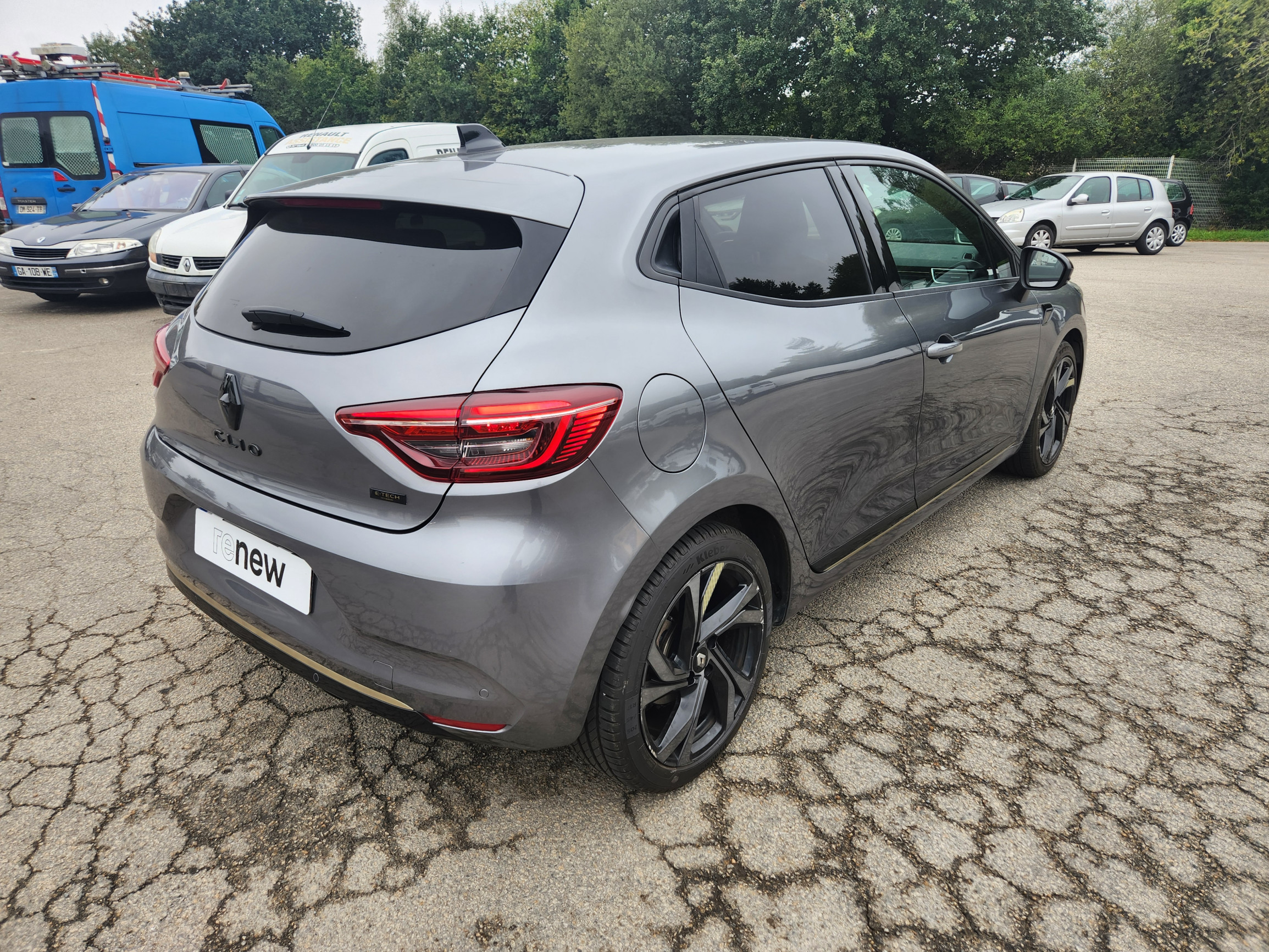 Vente en ligne Renault Clio 5 Clio E-Tech full hybrid 145 au prix de 18 999 €
