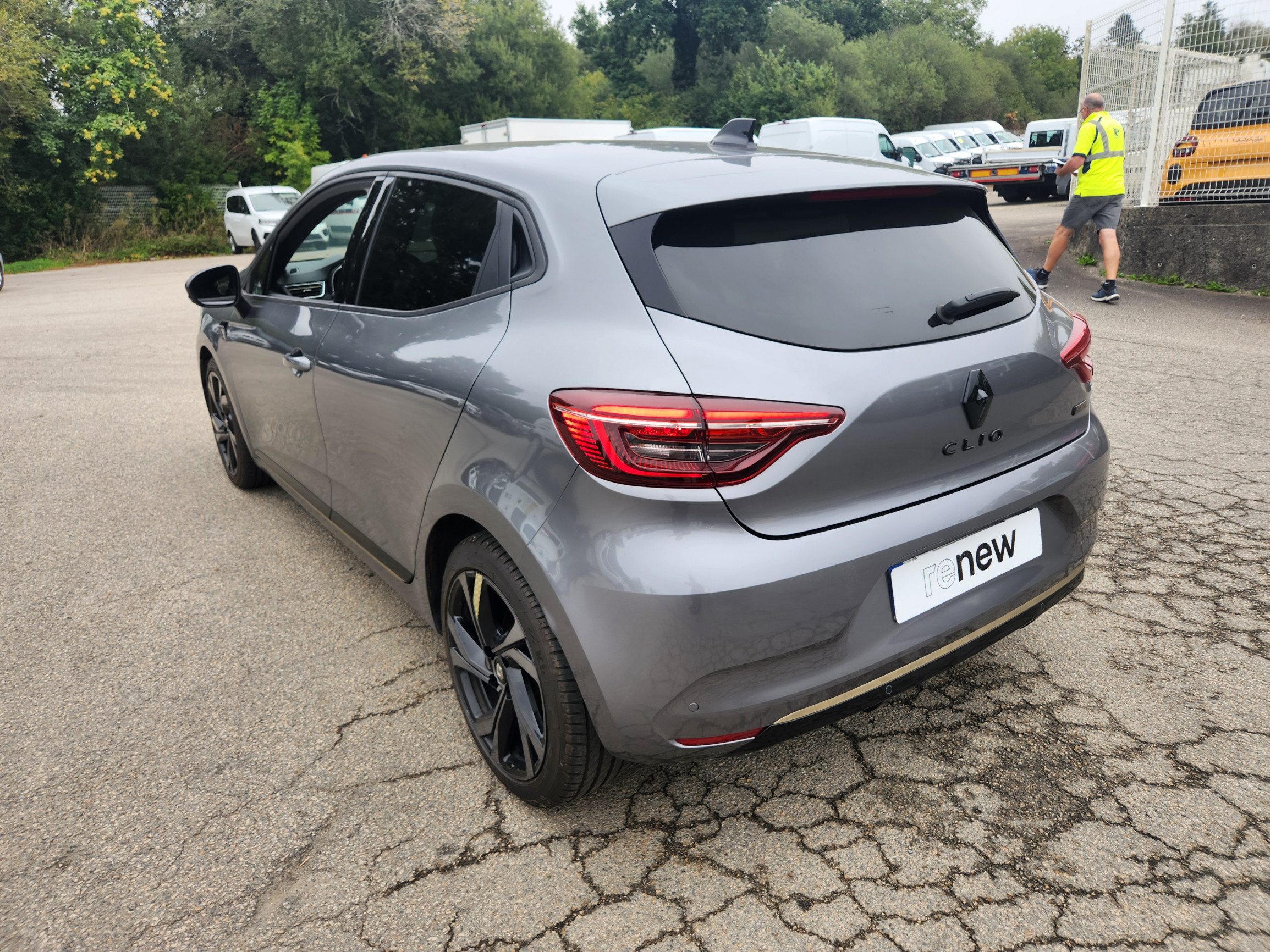 Vente en ligne Renault Clio 5 Clio E-Tech full hybrid 145 au prix de 18 999 €