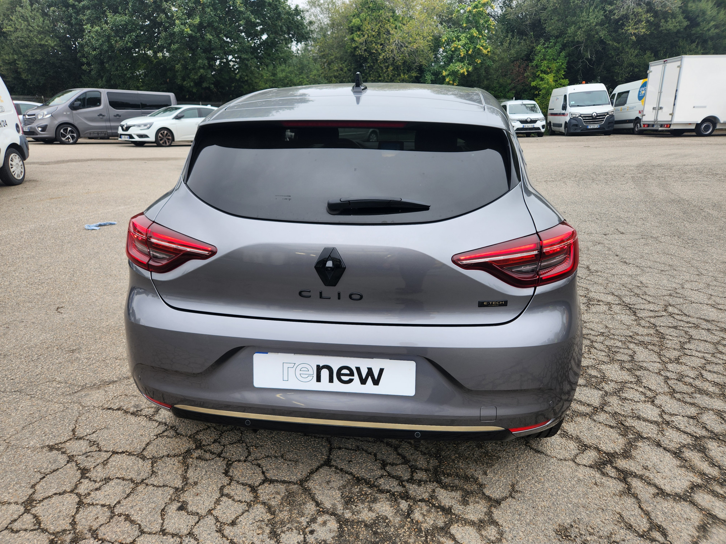 Vente en ligne Renault Clio 5 Clio E-Tech full hybrid 145 au prix de 18 999 €