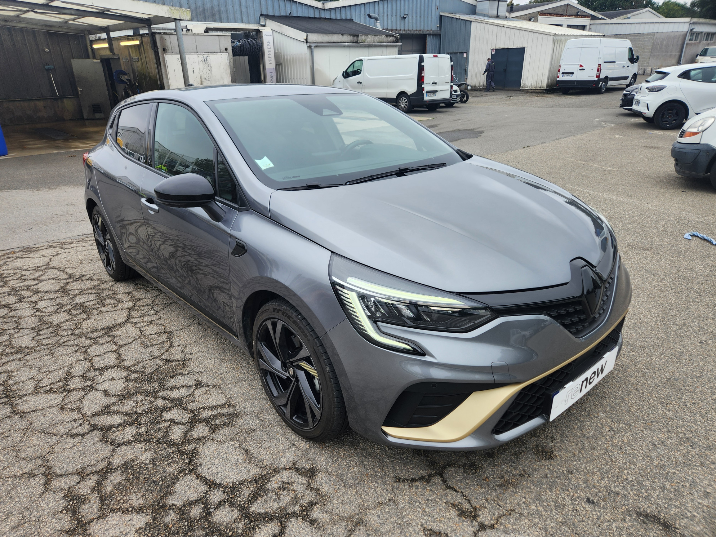 Vente en ligne Renault Clio 5 Clio E-Tech full hybrid 145 au prix de 18 999 €