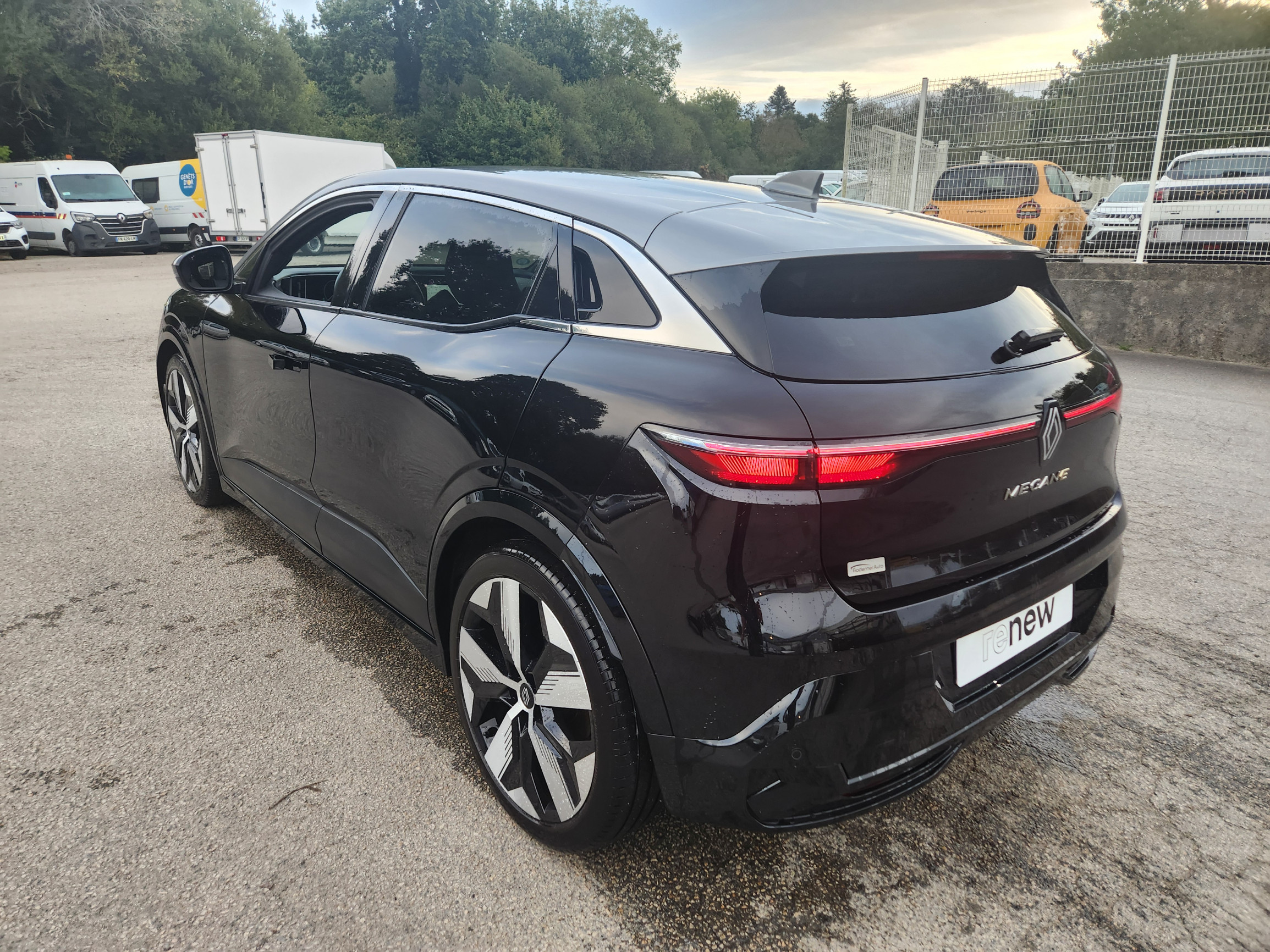 Vente en ligne Renault Megane E-Tech  EV60 220 ch super charge au prix de 23 999 €