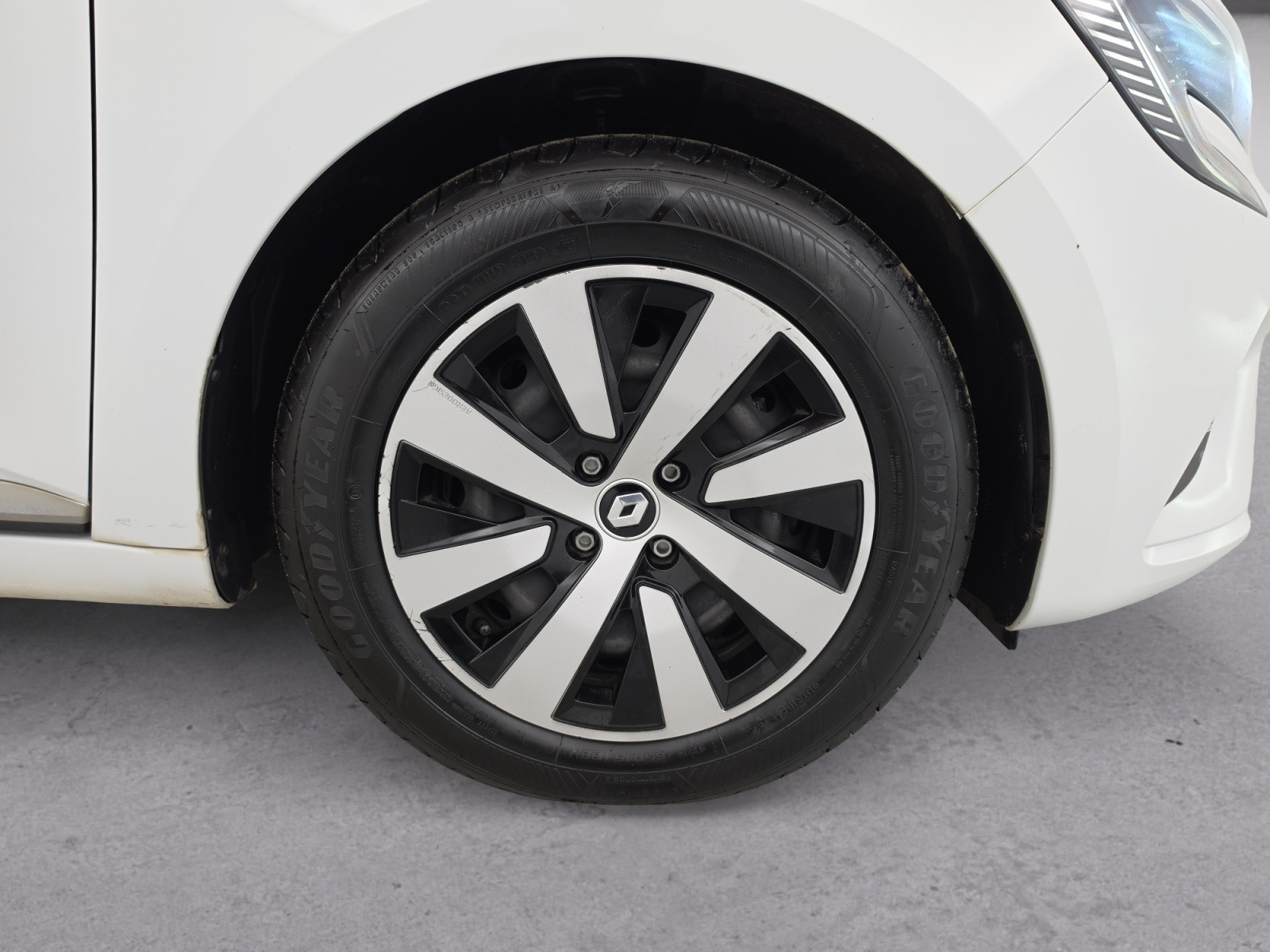 Vente en ligne Renault Clio 5 Clio TCe 90 au prix de 14 399 €
