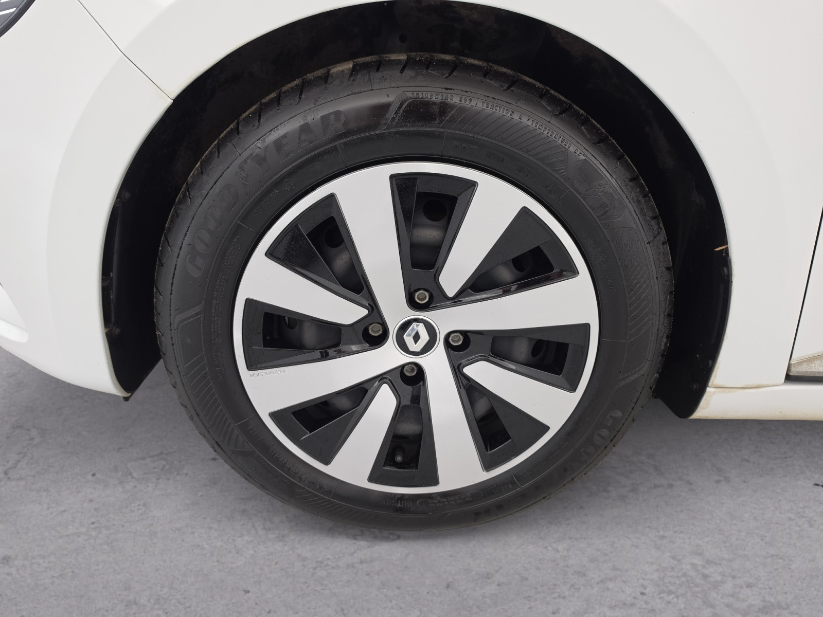 Vente en ligne Renault Clio 5 Clio TCe 90 au prix de 14 399 €