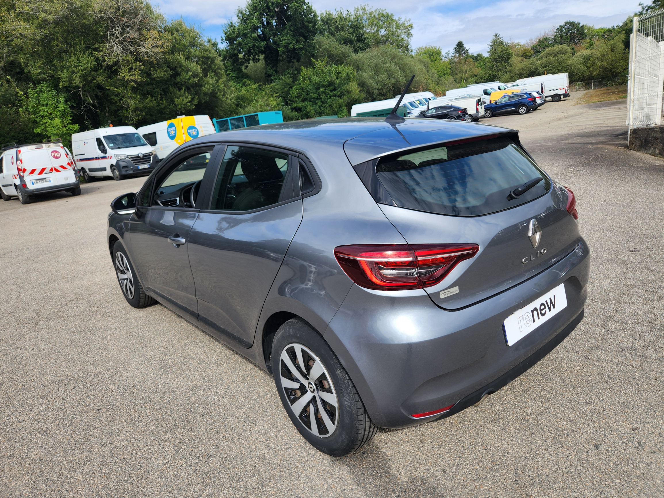 Vente en ligne Renault Clio 5 Clio TCe 90 au prix de 14 499 €