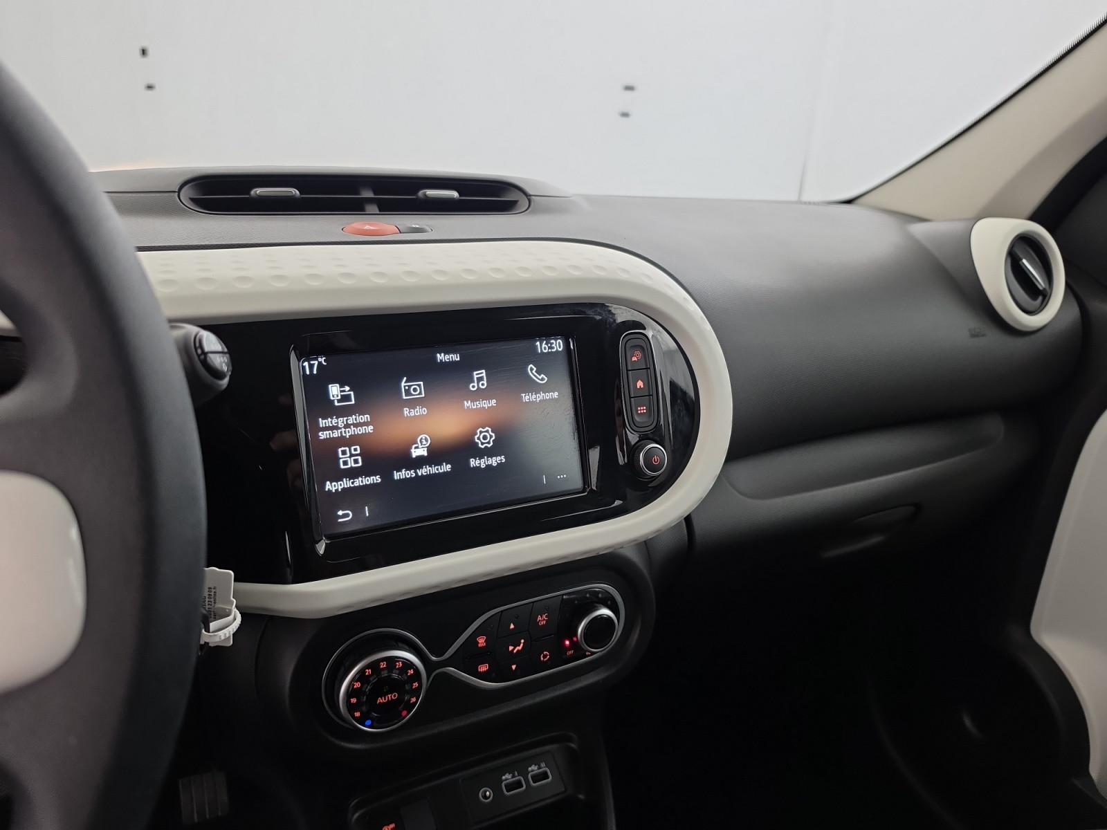 Vente en ligne Renault Twingo 3  SCe 65 au prix de 12 999 €