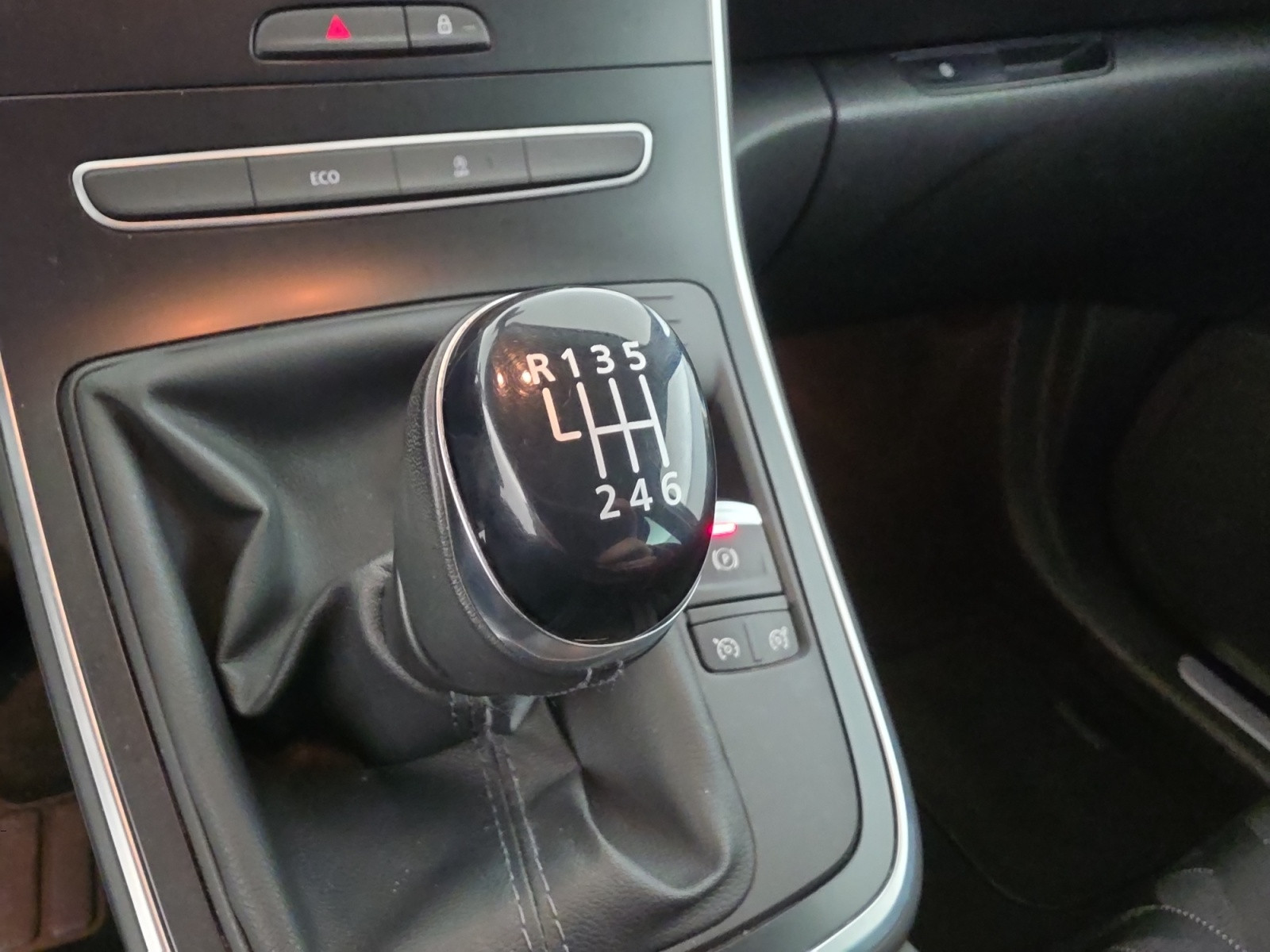 Vente en ligne Renault Scenic 4 Scenic TCe 115 FAP au prix de 14 999 €