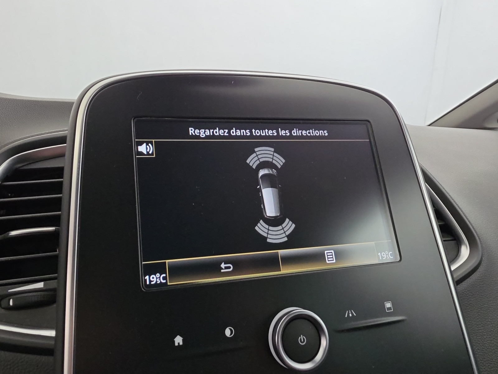 Vente en ligne Renault Scenic 4 Scenic TCe 115 FAP au prix de 14 999 €