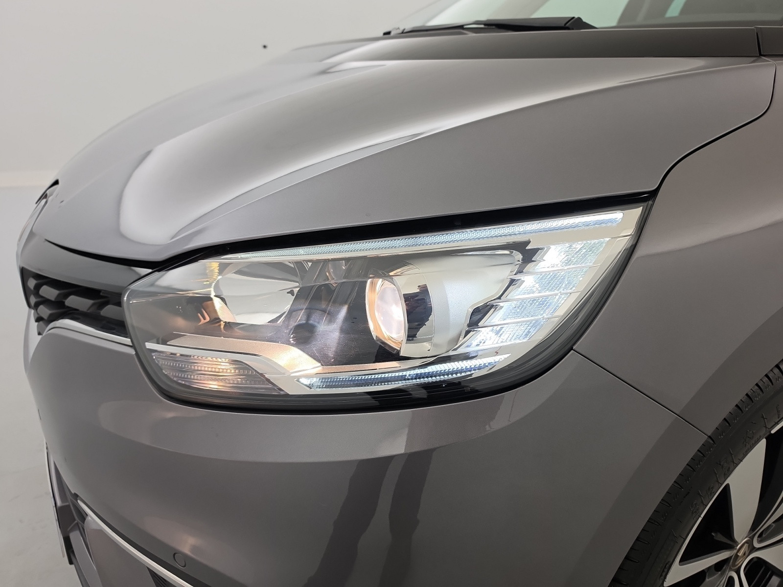 Vente en ligne Renault Scenic 4 Scenic TCe 115 FAP au prix de 14 999 €