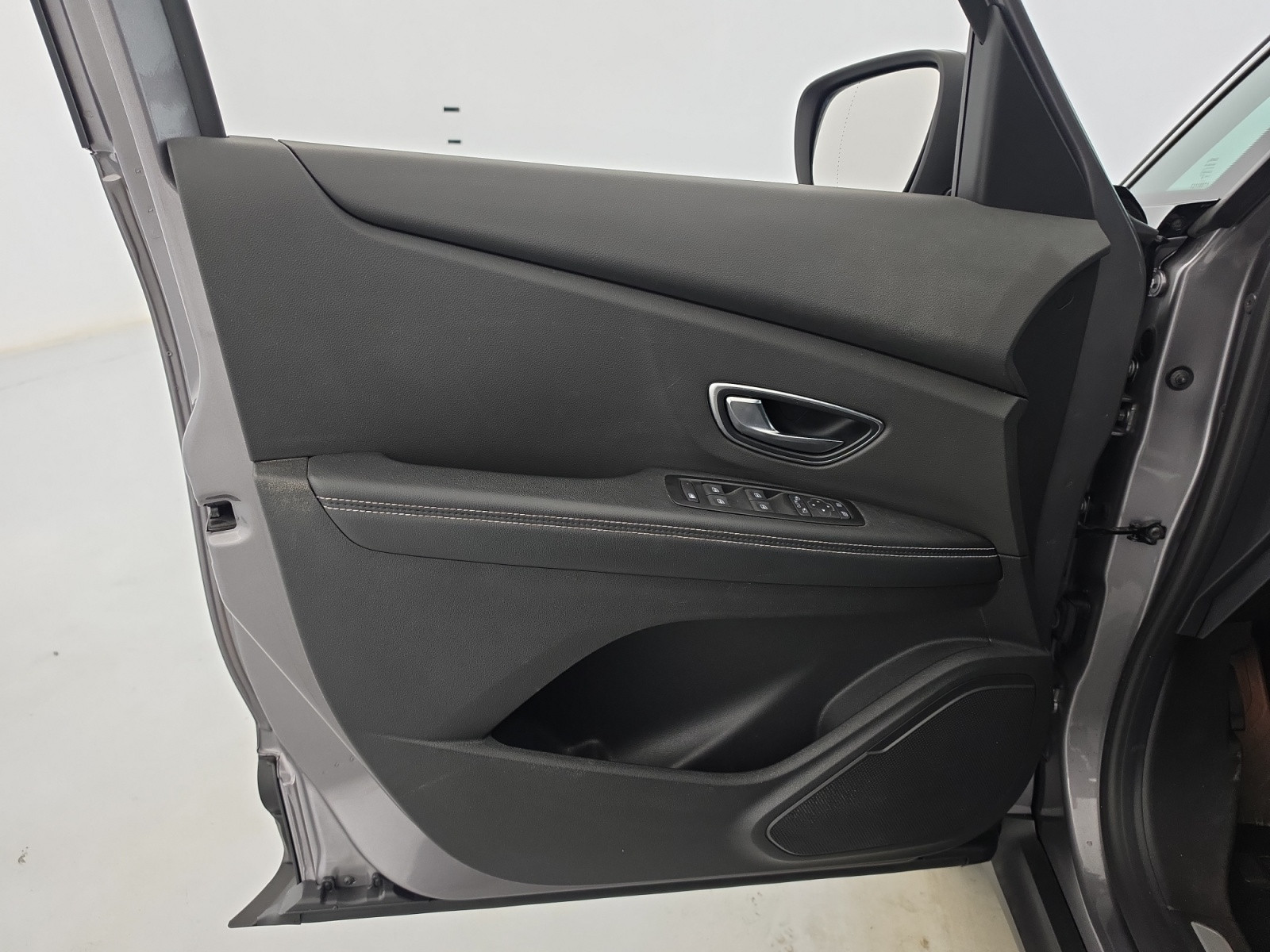 Vente en ligne Renault Scenic 4 Scenic TCe 115 FAP au prix de 14 999 €