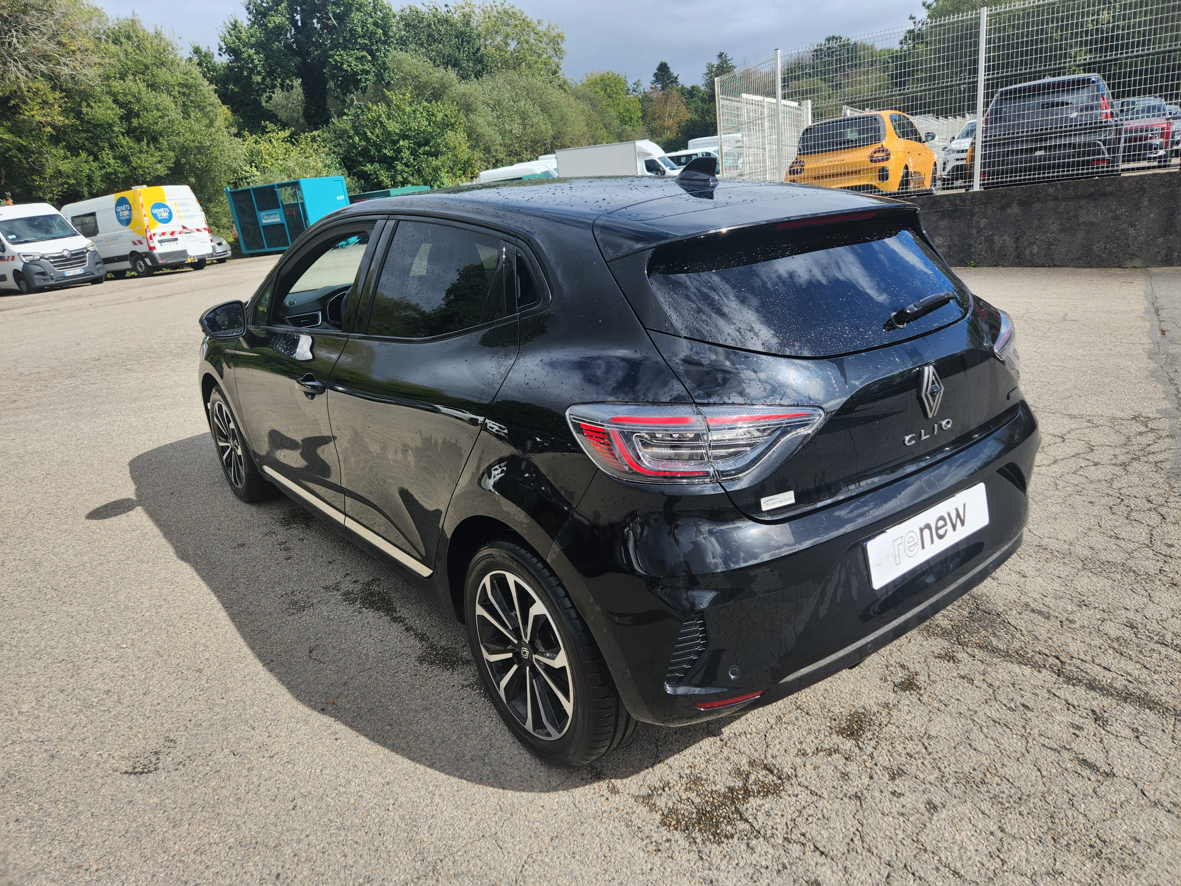 Vente en ligne Renault Clio 5 Clio E-Tech full hybrid 145 au prix de 18 499 €