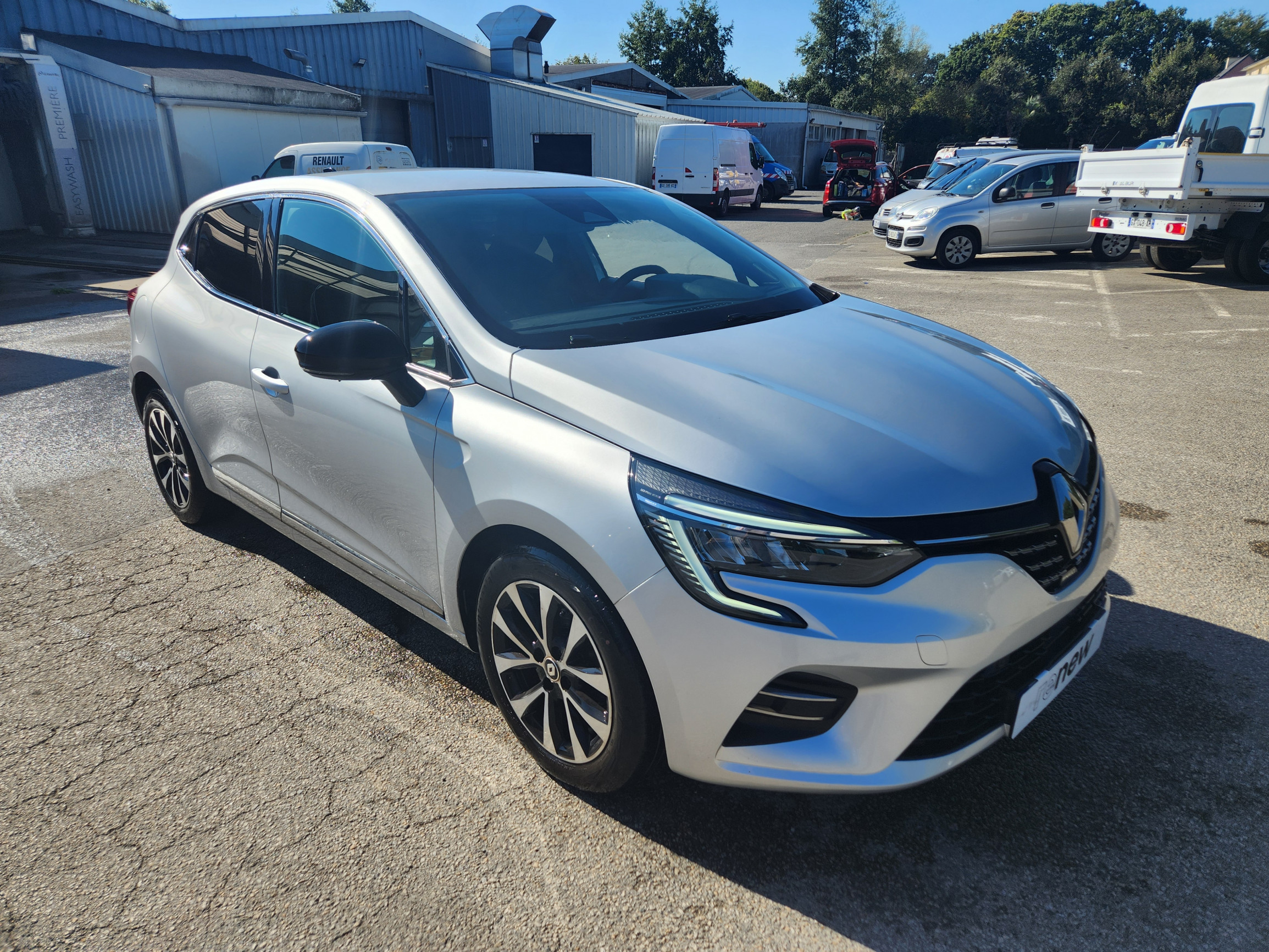 Vente en ligne Renault Clio 5 Clio TCe 90 au prix de 15 999 €