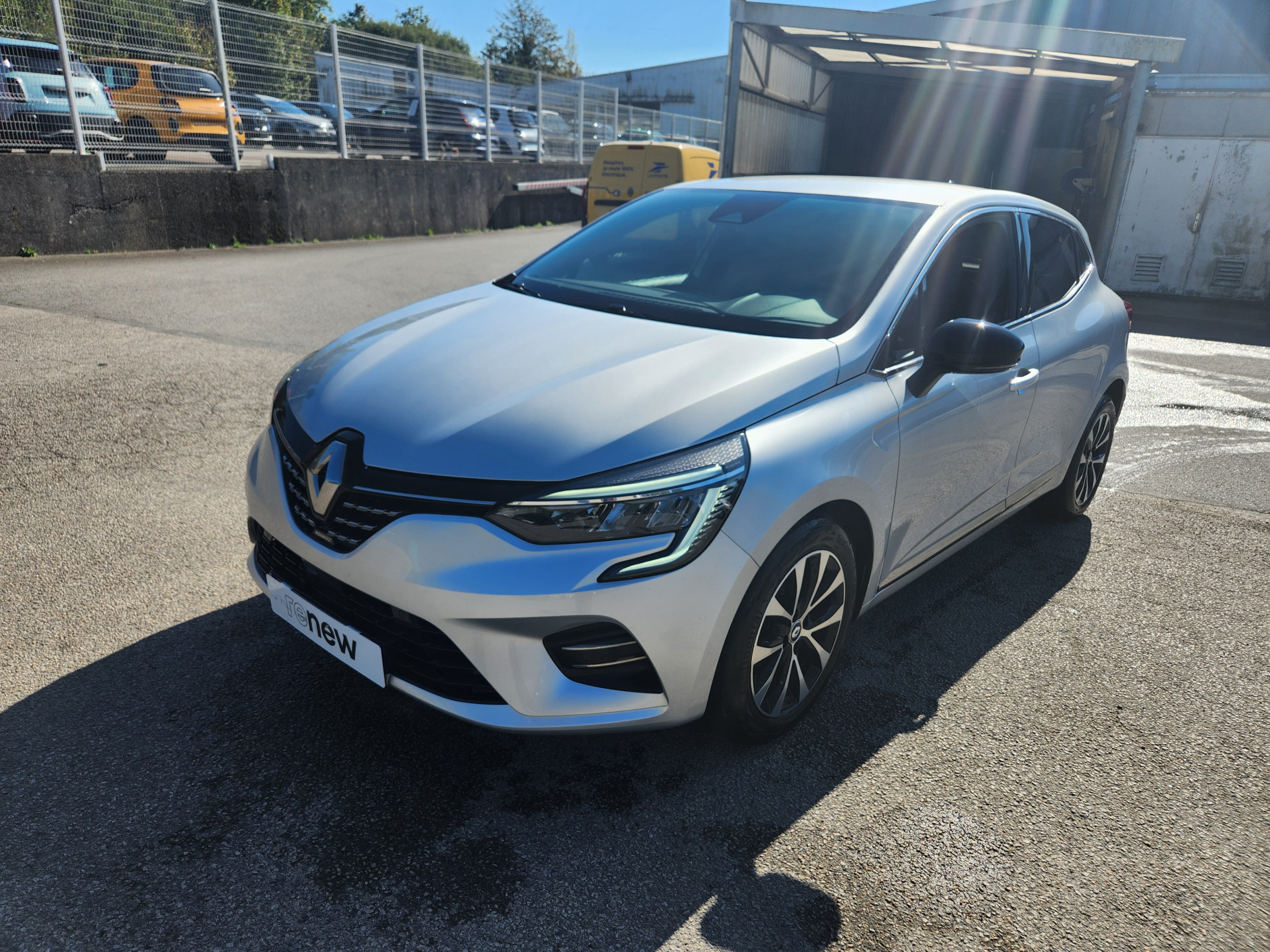 Vente en ligne Renault Clio 5 Clio TCe 90 au prix de 15 999 €