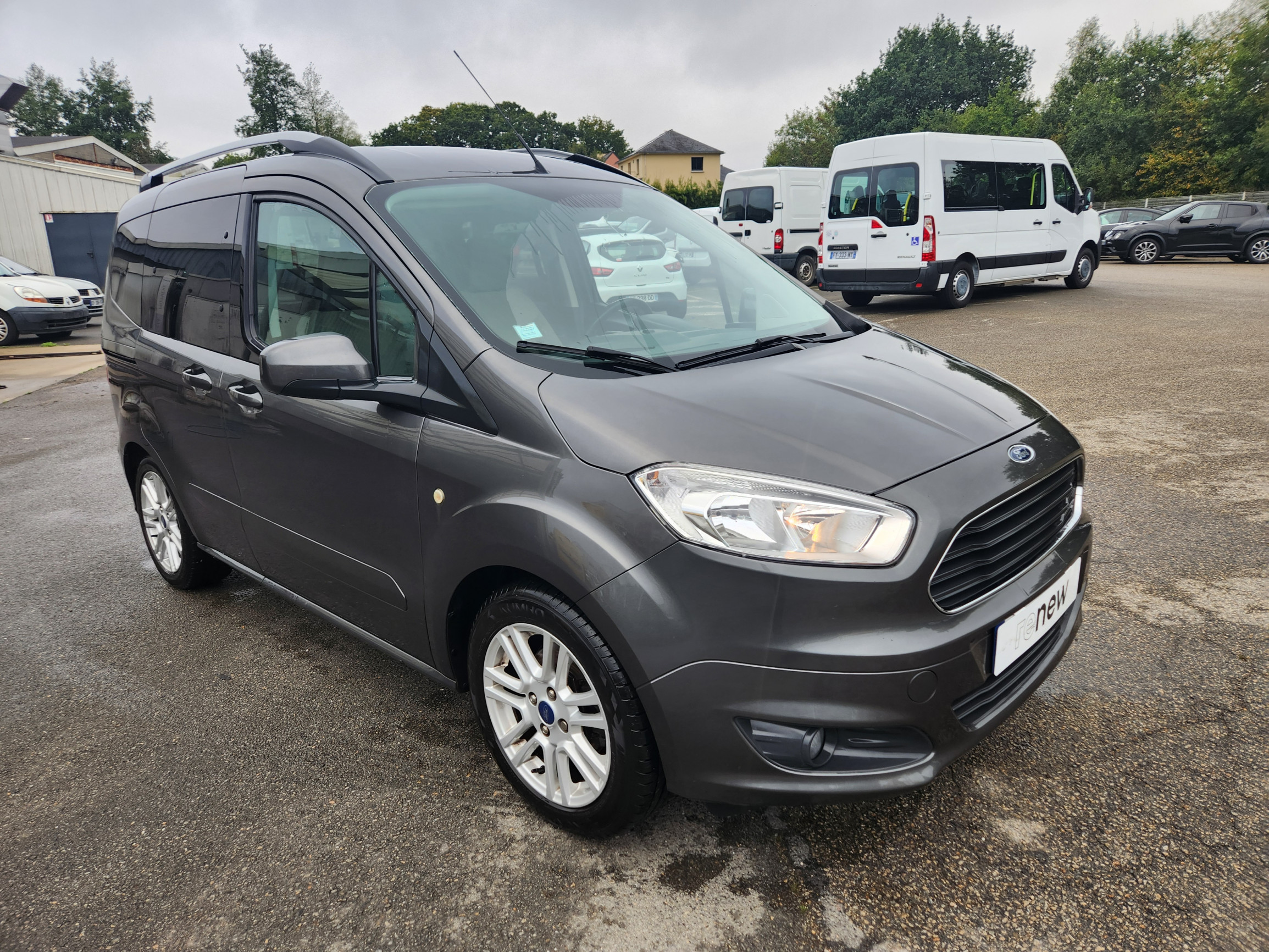Vente en ligne Ford Tourneo Courier  1.0 EcoBoost 100 au prix de 12 999 €