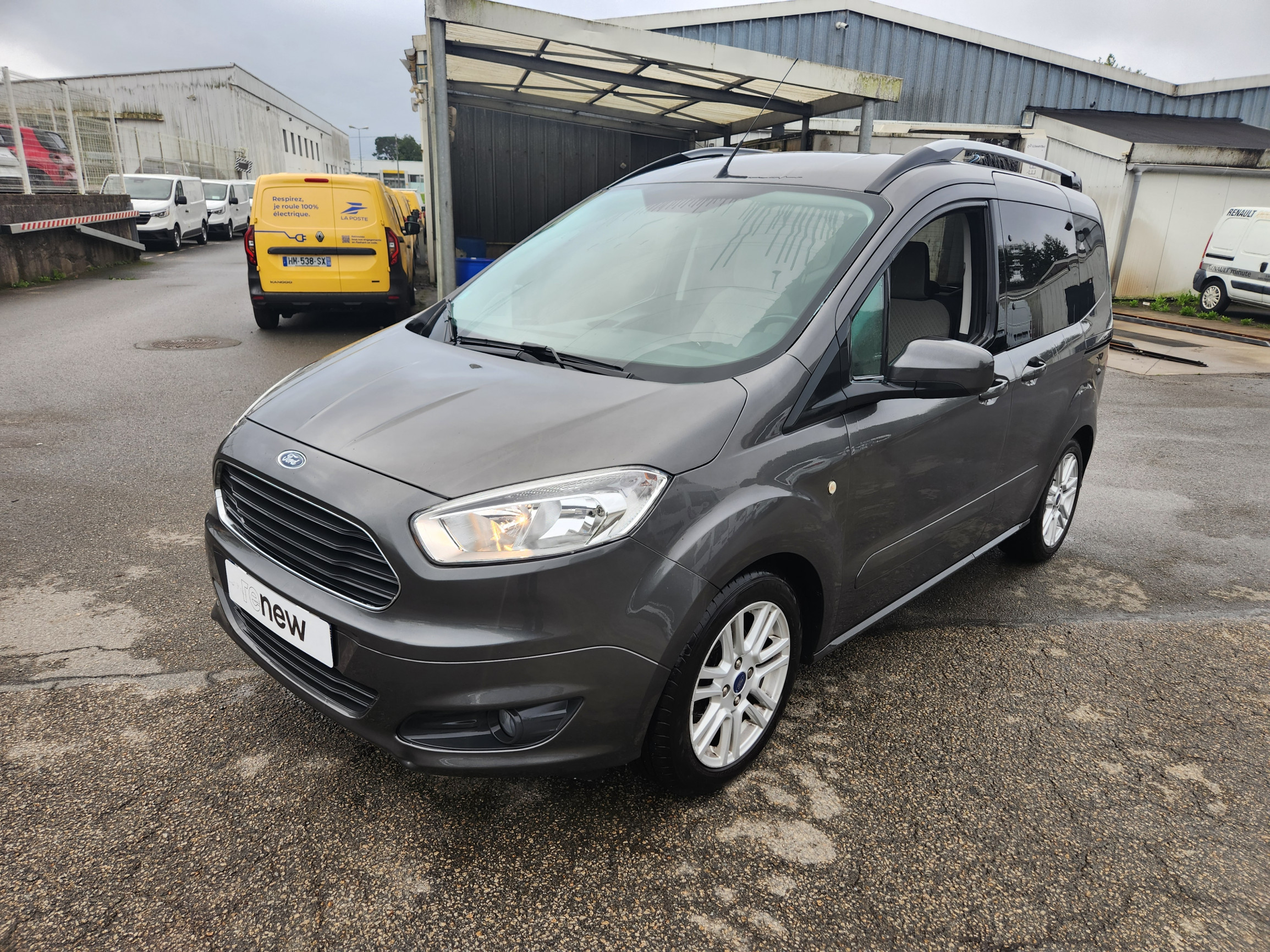 Vente en ligne Ford Tourneo Courier  1.0 EcoBoost 100 au prix de 12 999 €