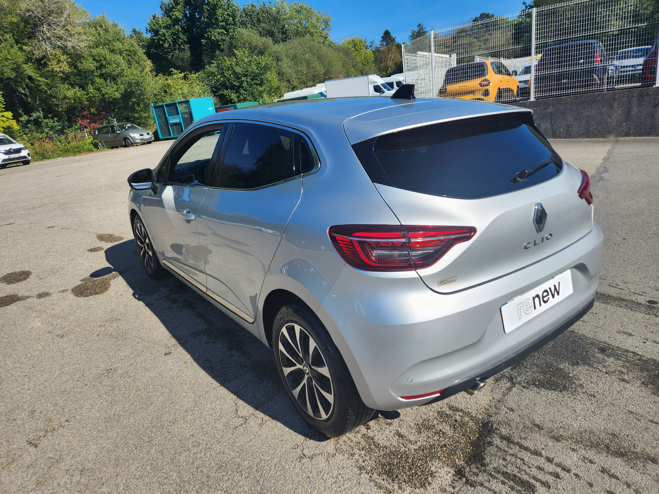 Vente en ligne Renault Clio 5 Clio TCe 90 au prix de 15 999 €