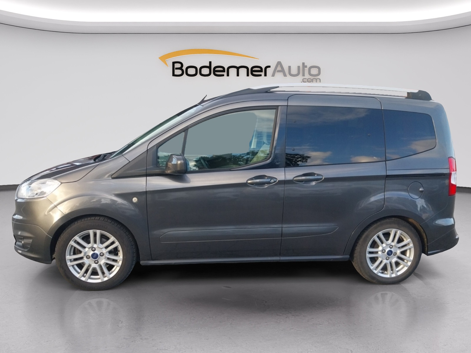 Vente en ligne Ford Tourneo Courier  1.0 EcoBoost 100 au prix de 12 999 €