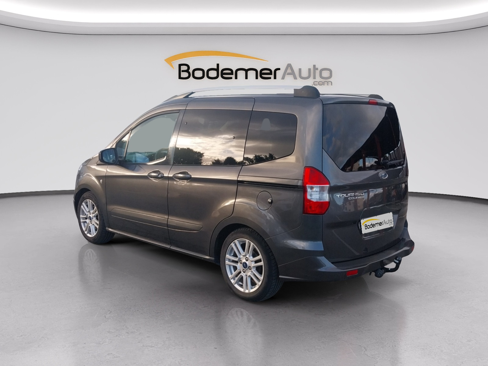 Vente en ligne Ford Tourneo Courier  1.0 EcoBoost 100 au prix de 12 999 €