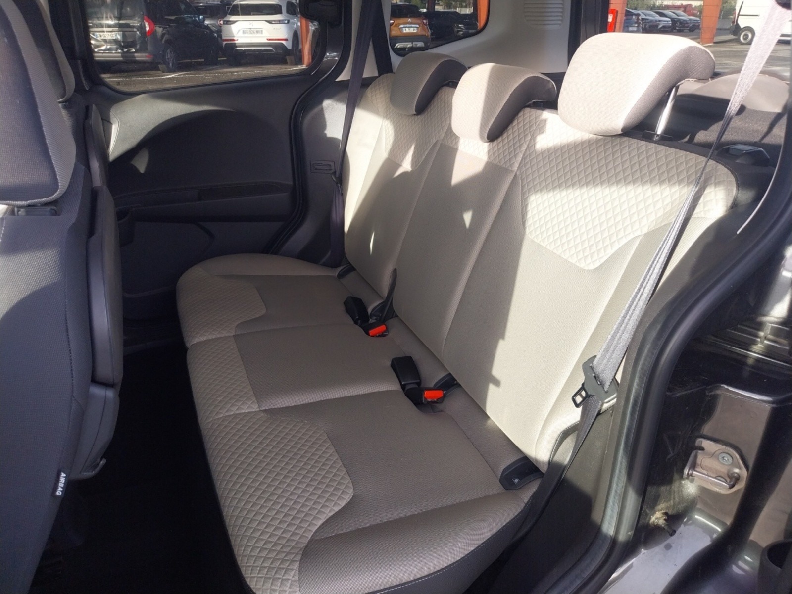 Vente en ligne Ford Tourneo Courier  1.0 EcoBoost 100 au prix de 12 999 €