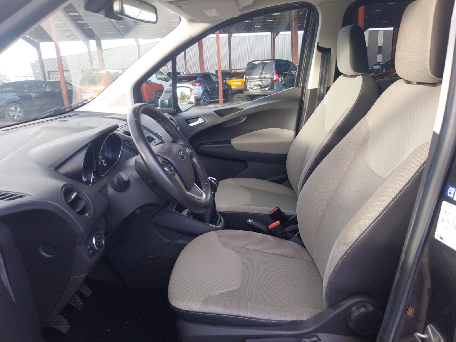 Vente en ligne Ford Tourneo Courier  1.0 EcoBoost 100 au prix de 12 999 €