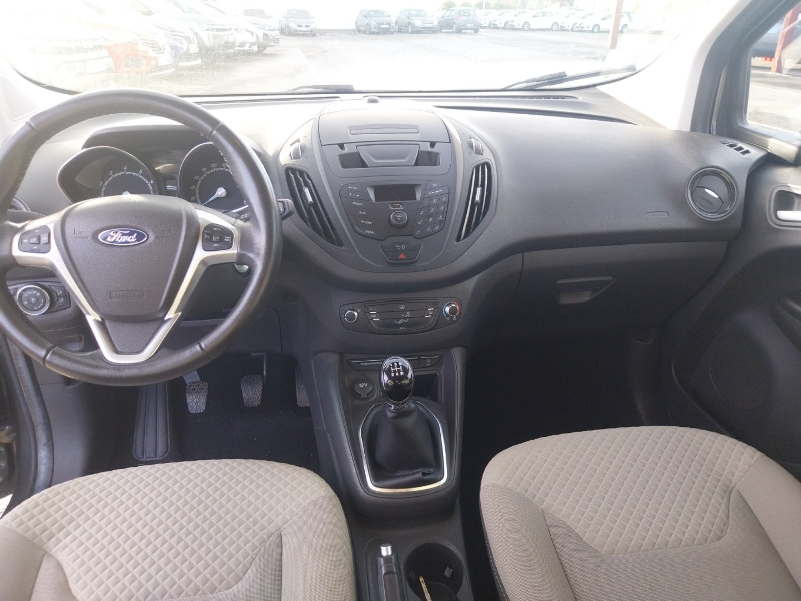 Vente en ligne Ford Tourneo Courier  1.0 EcoBoost 100 au prix de 12 999 €