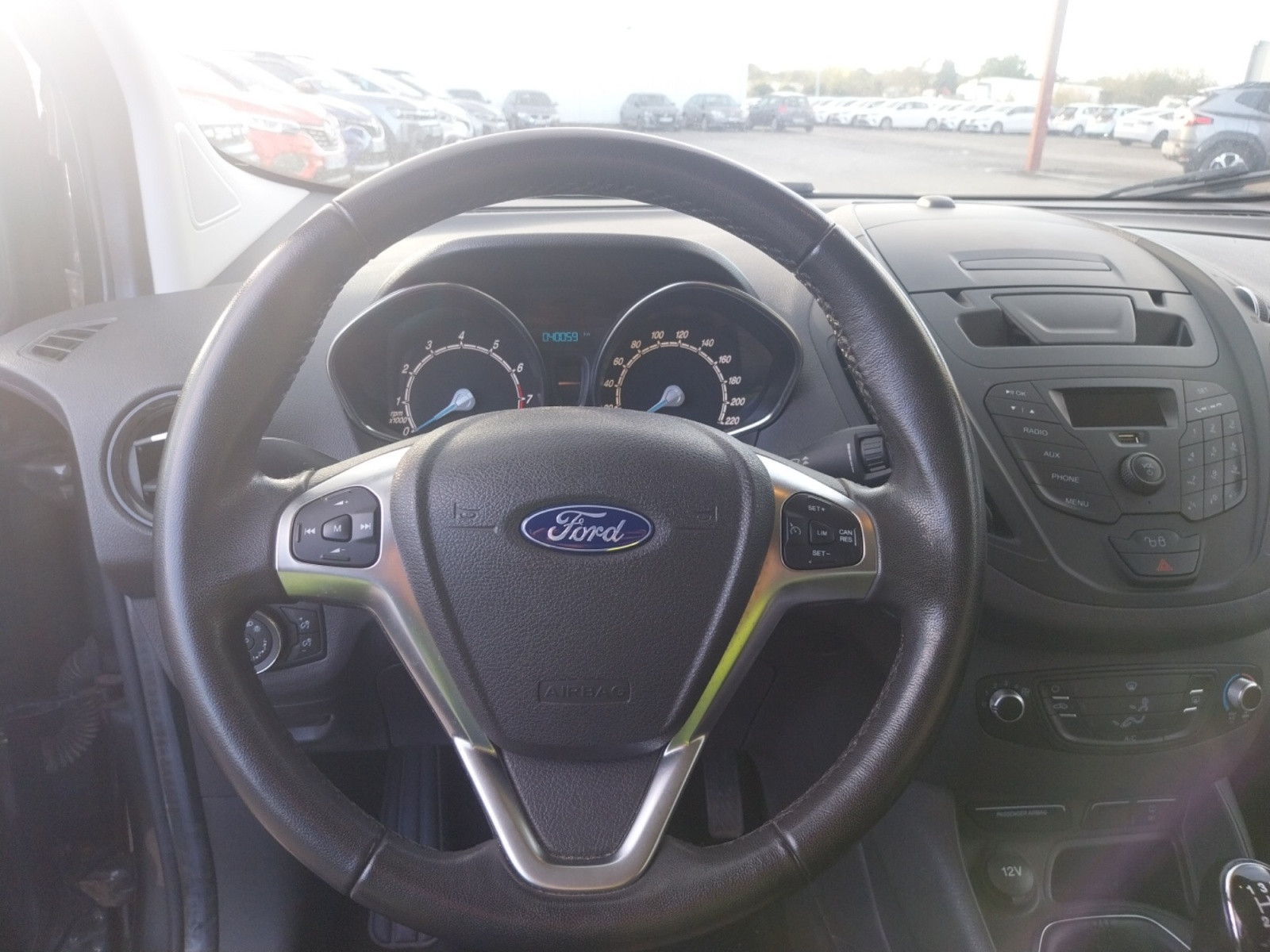 Vente en ligne Ford Tourneo Courier  1.0 EcoBoost 100 au prix de 12 999 €