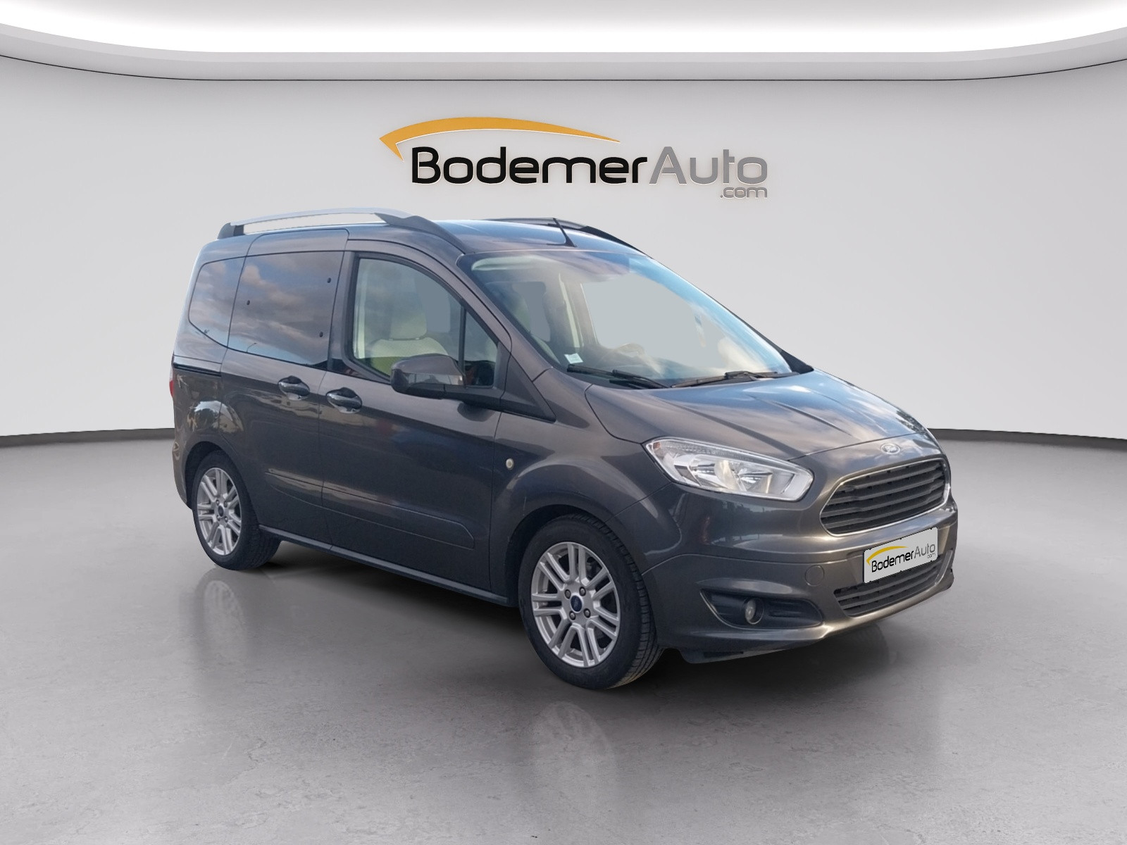 Vente en ligne Ford Tourneo Courier  1.0 EcoBoost 100 au prix de 12 999 €