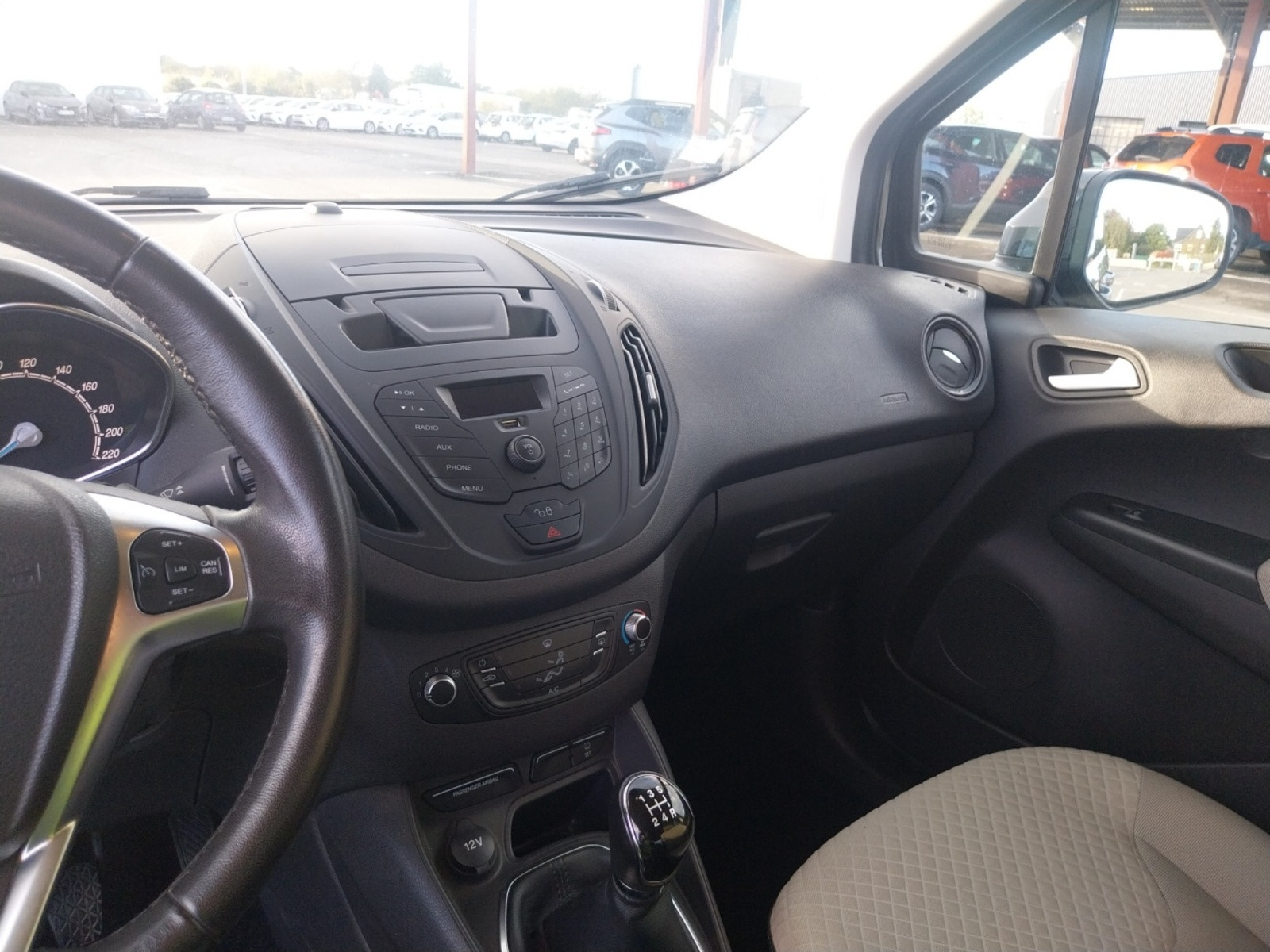Vente en ligne Ford Tourneo Courier  1.0 EcoBoost 100 au prix de 12 999 €