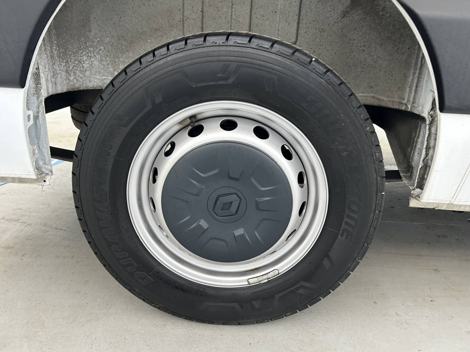 Vente en ligne Renault Master Fourgon MASTER FGN TRAC F3500 L3H3 BLUE DCI 135 au prix de 24 990 €