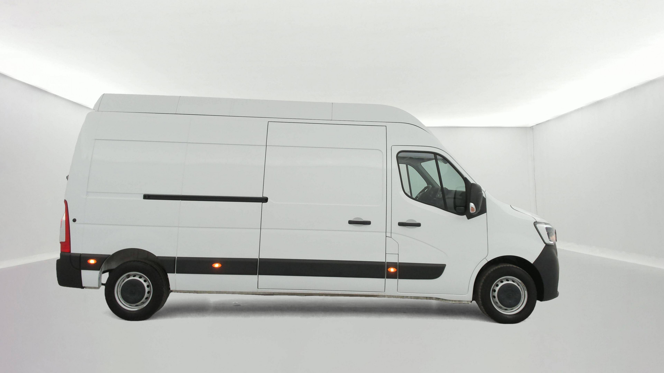 Vente en ligne Renault Master Fourgon MASTER FGN TRAC F3500 L3H3 BLUE DCI 135 au prix de 24 990 €