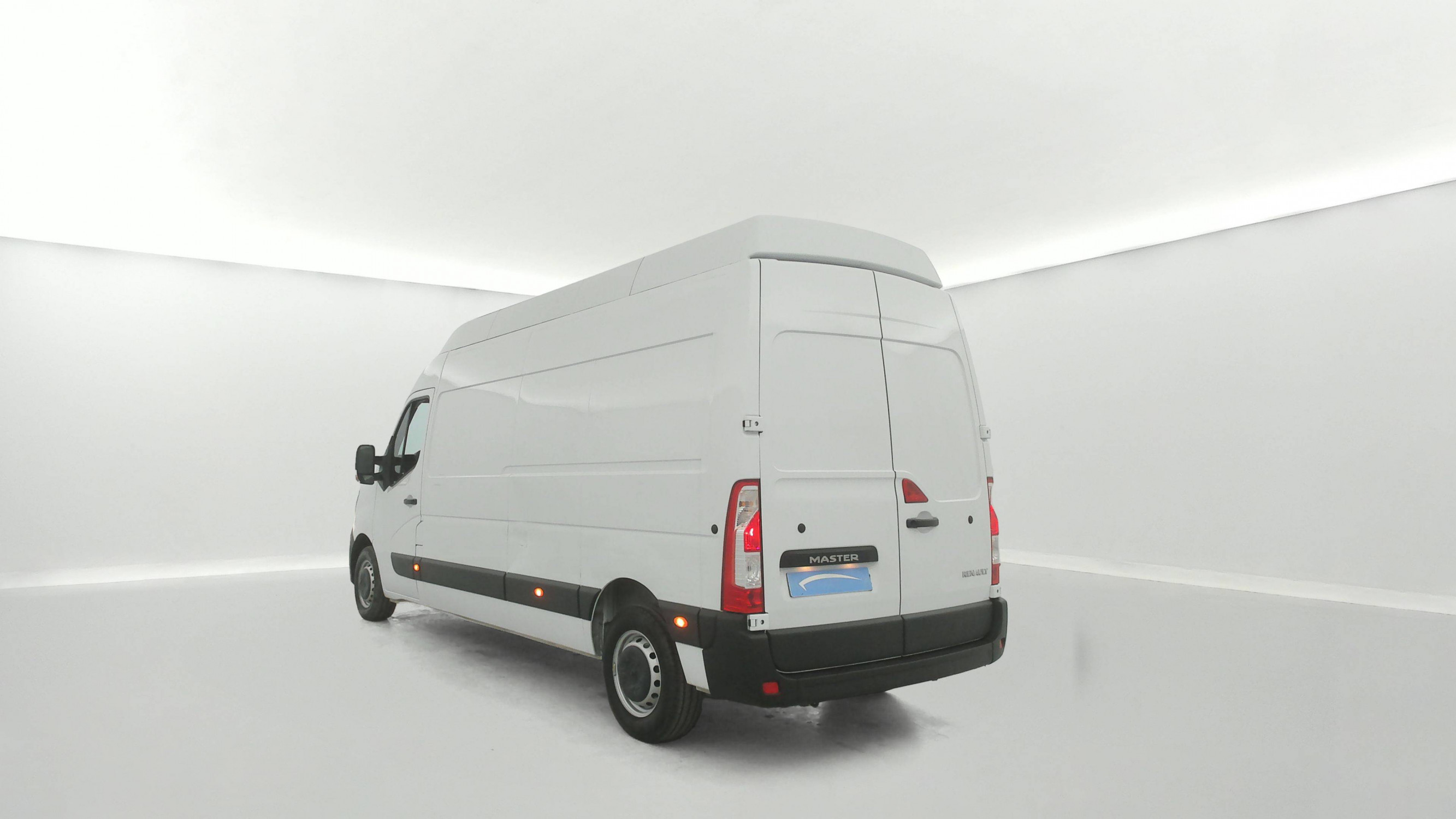 Vente en ligne Renault Master Fourgon MASTER FGN TRAC F3500 L3H3 BLUE DCI 135 au prix de 24 990 €