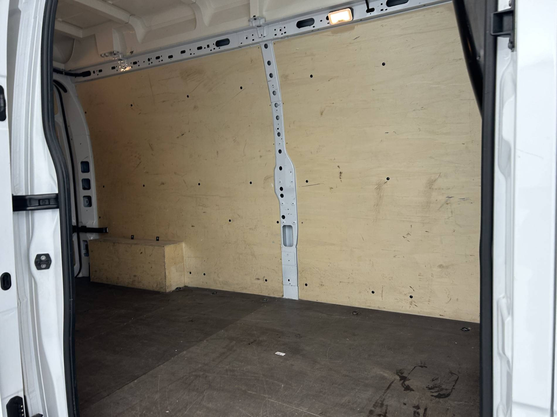 Vente en ligne Renault Master Fourgon MASTER FGN TRAC F3500 L3H3 BLUE DCI 135 au prix de 24 990 €