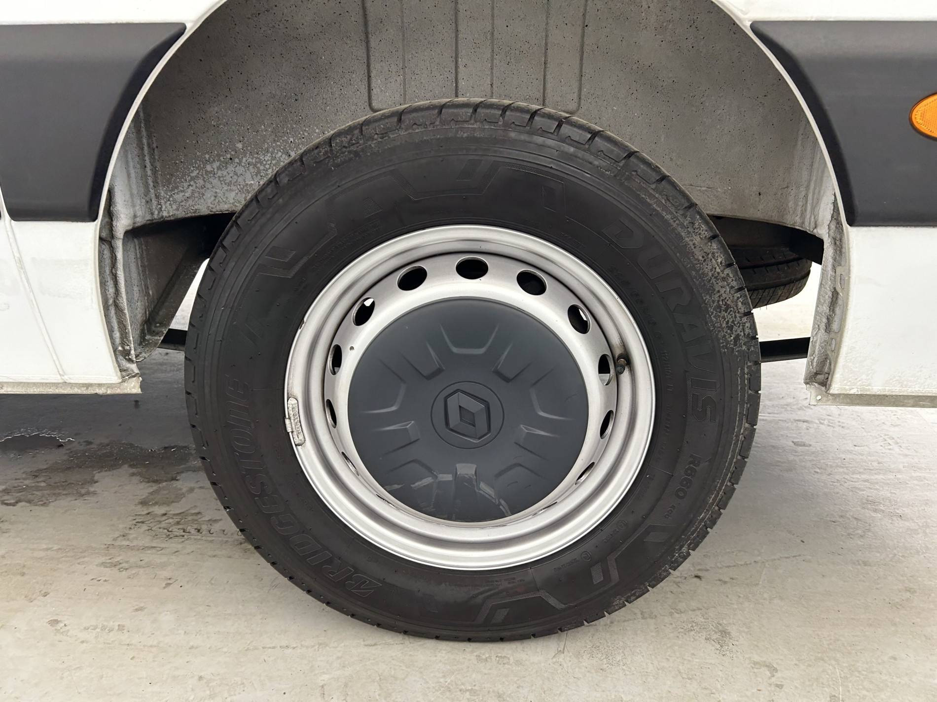 Vente en ligne Renault Master Fourgon MASTER FGN TRAC F3500 L3H3 BLUE DCI 135 au prix de 24 990 €