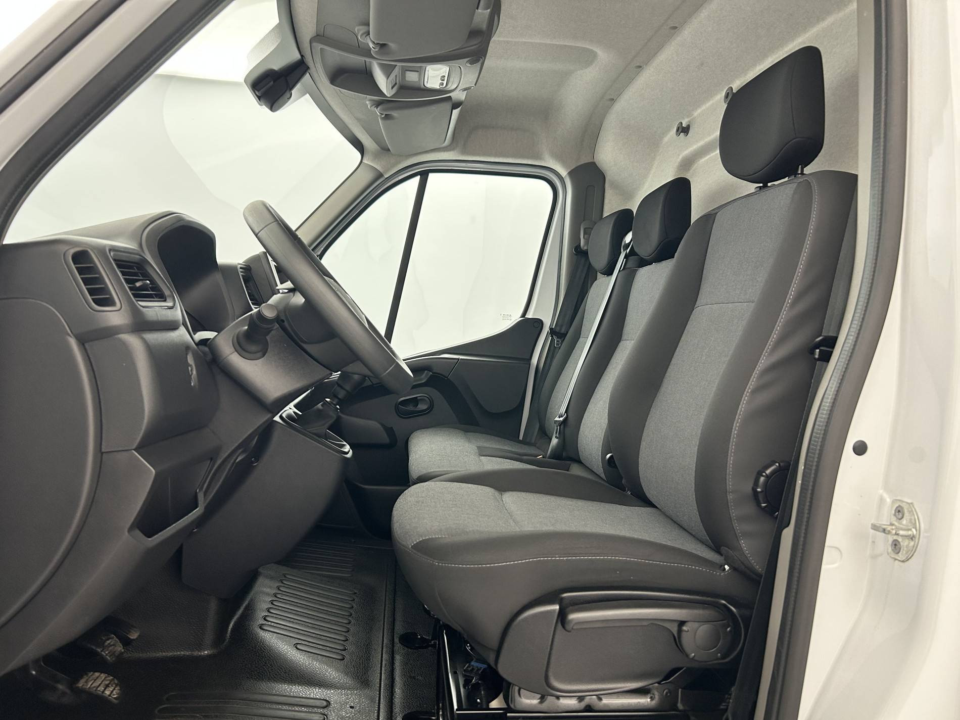 Vente en ligne Renault Master Fourgon MASTER FGN TRAC F3500 L3H3 BLUE DCI 135 au prix de 24 990 €