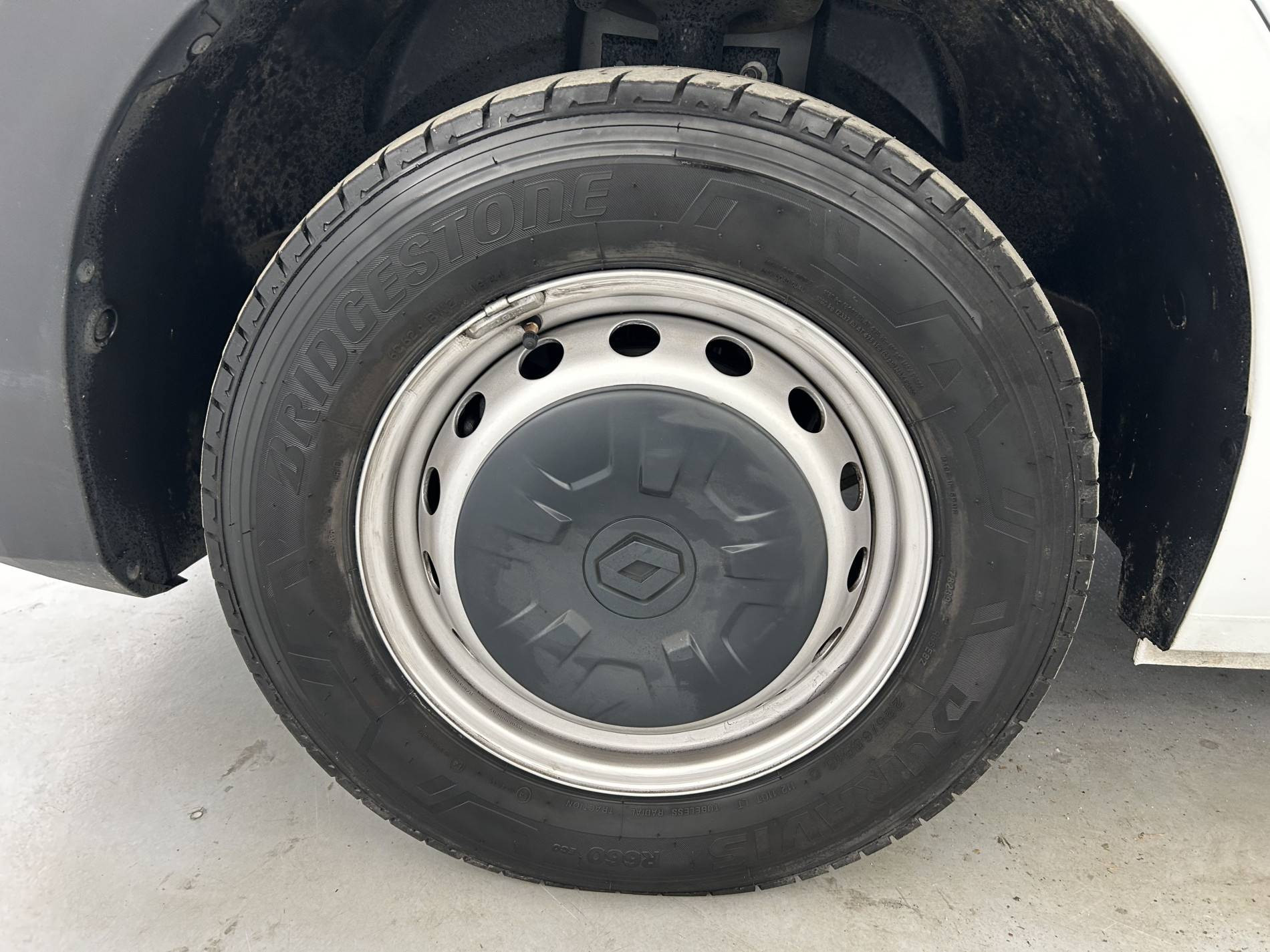 Vente en ligne Renault Master Fourgon MASTER FGN TRAC F3500 L3H3 BLUE DCI 135 au prix de 24 990 €