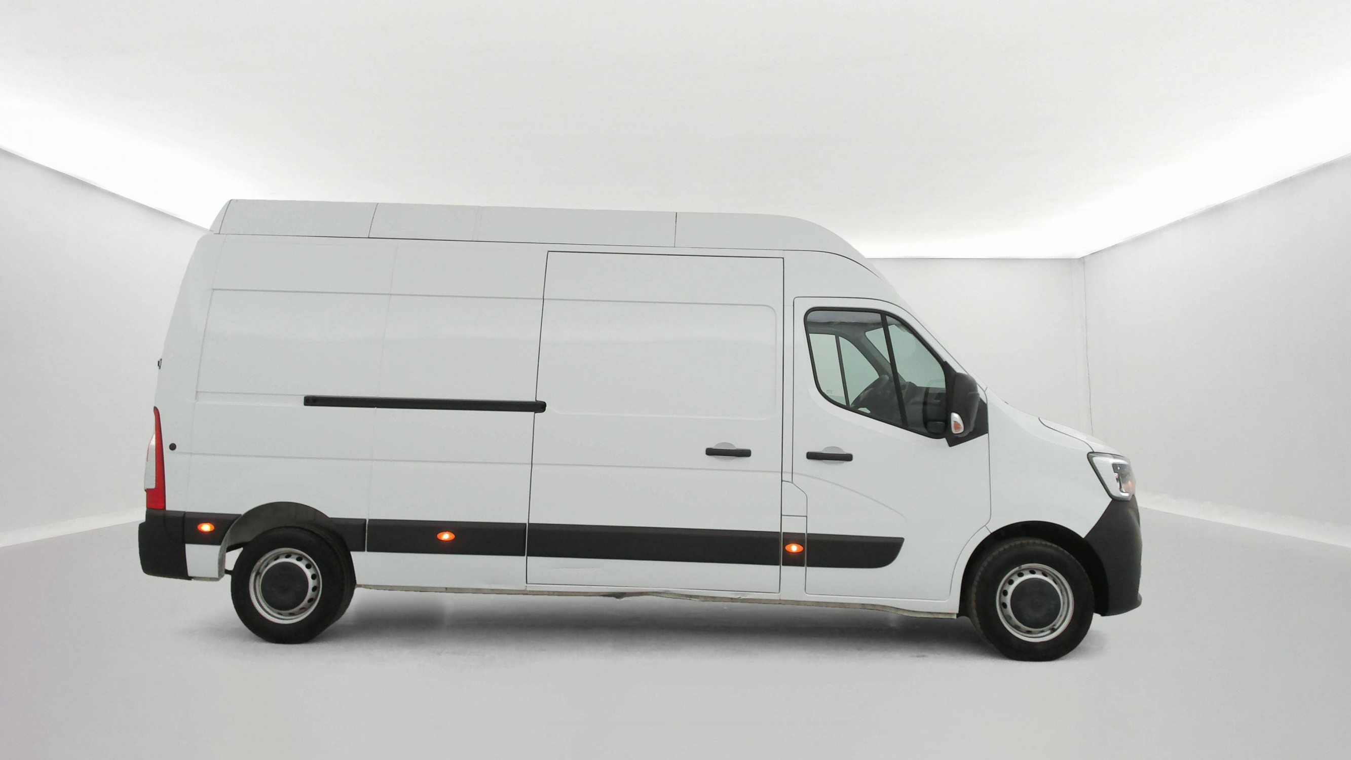 Vente en ligne Renault Master Fourgon MASTER FGN TRAC F3500 L3H3 BLUE DCI 135 au prix de 24 990 €