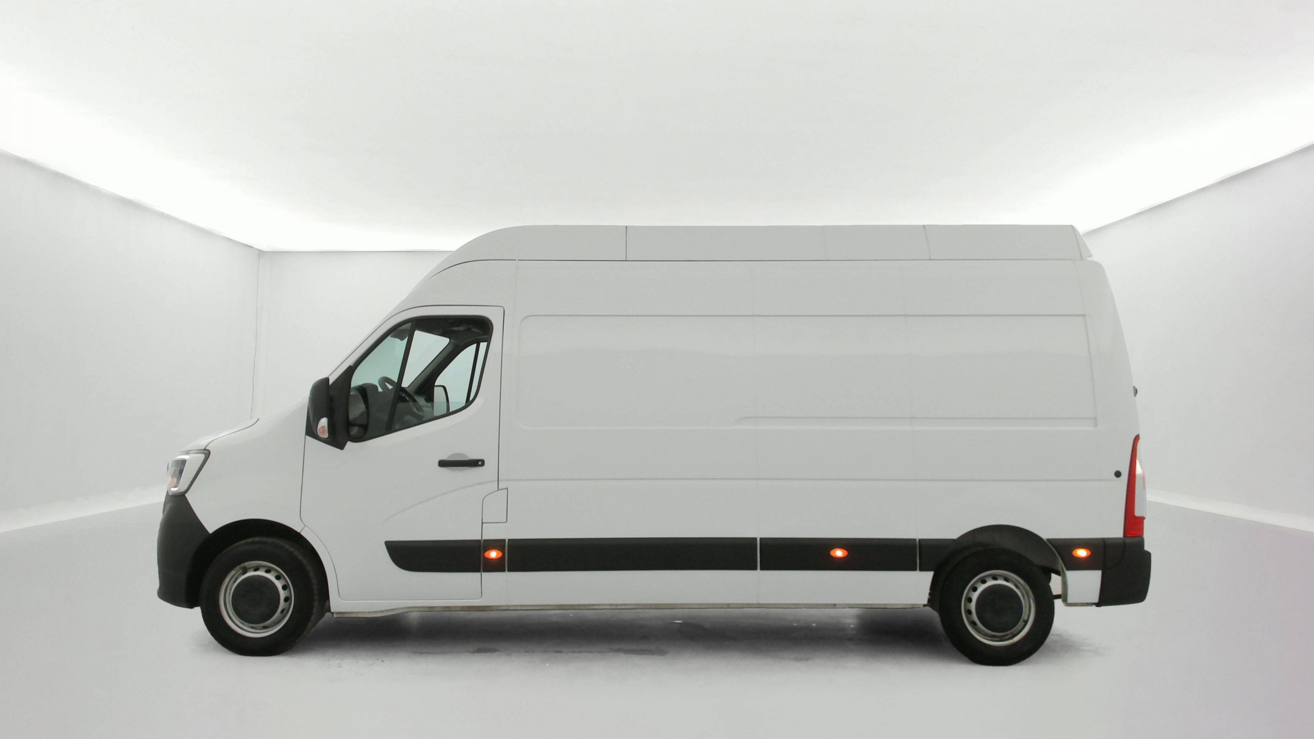 Vente en ligne Renault Master Fourgon MASTER FGN TRAC F3500 L3H3 BLUE DCI 135 au prix de 24 990 €