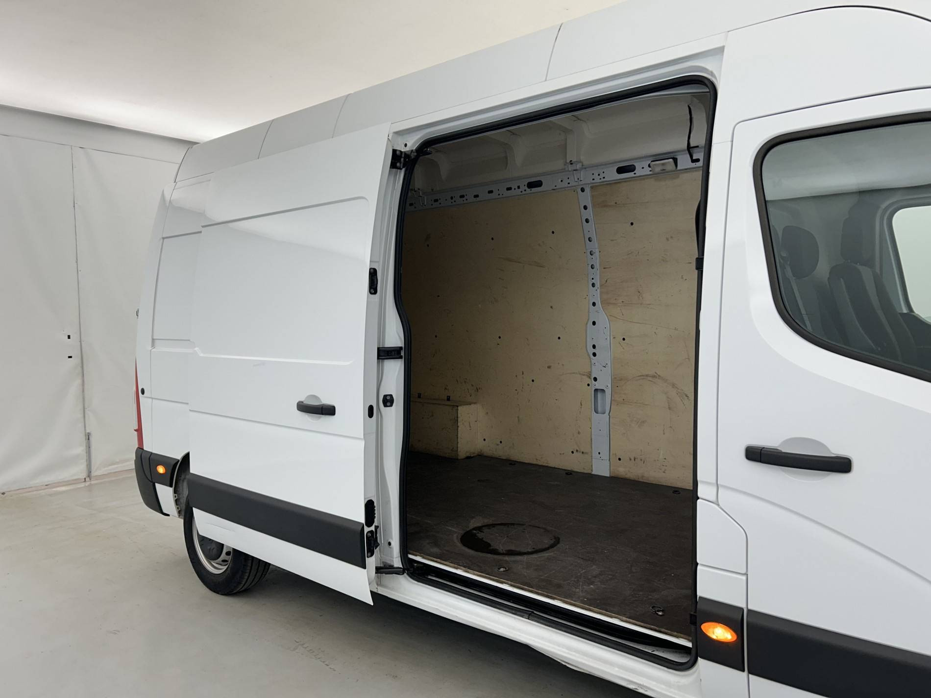 Vente en ligne Renault Master Fourgon MASTER FGN TRAC F3500 L3H3 BLUE DCI 135 au prix de 24 990 €