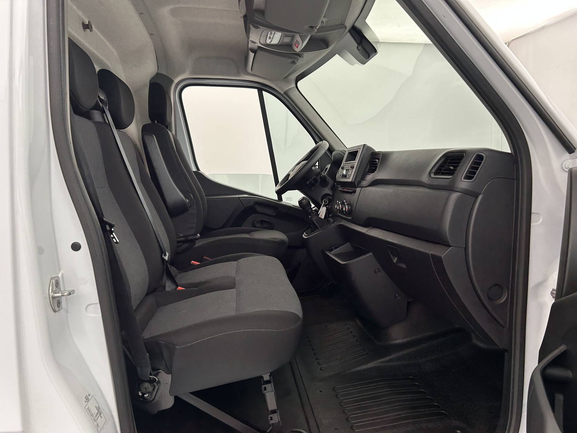 Vente en ligne Renault Master Fourgon MASTER FGN TRAC F3500 L3H3 BLUE DCI 135 au prix de 24 990 €