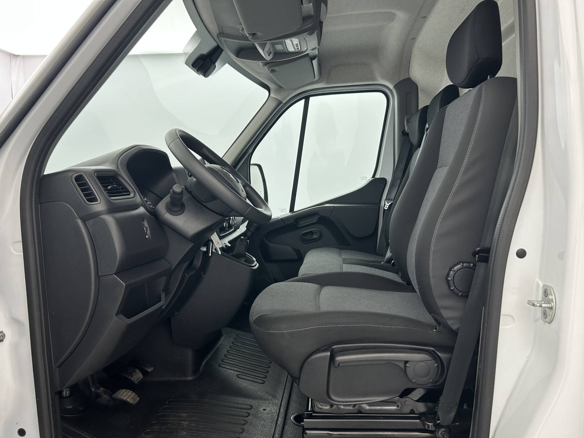 Vente en ligne Renault Master Fourgon MASTER FGN TRAC F3500 L3H3 BLUE DCI 135 au prix de 24 990 €