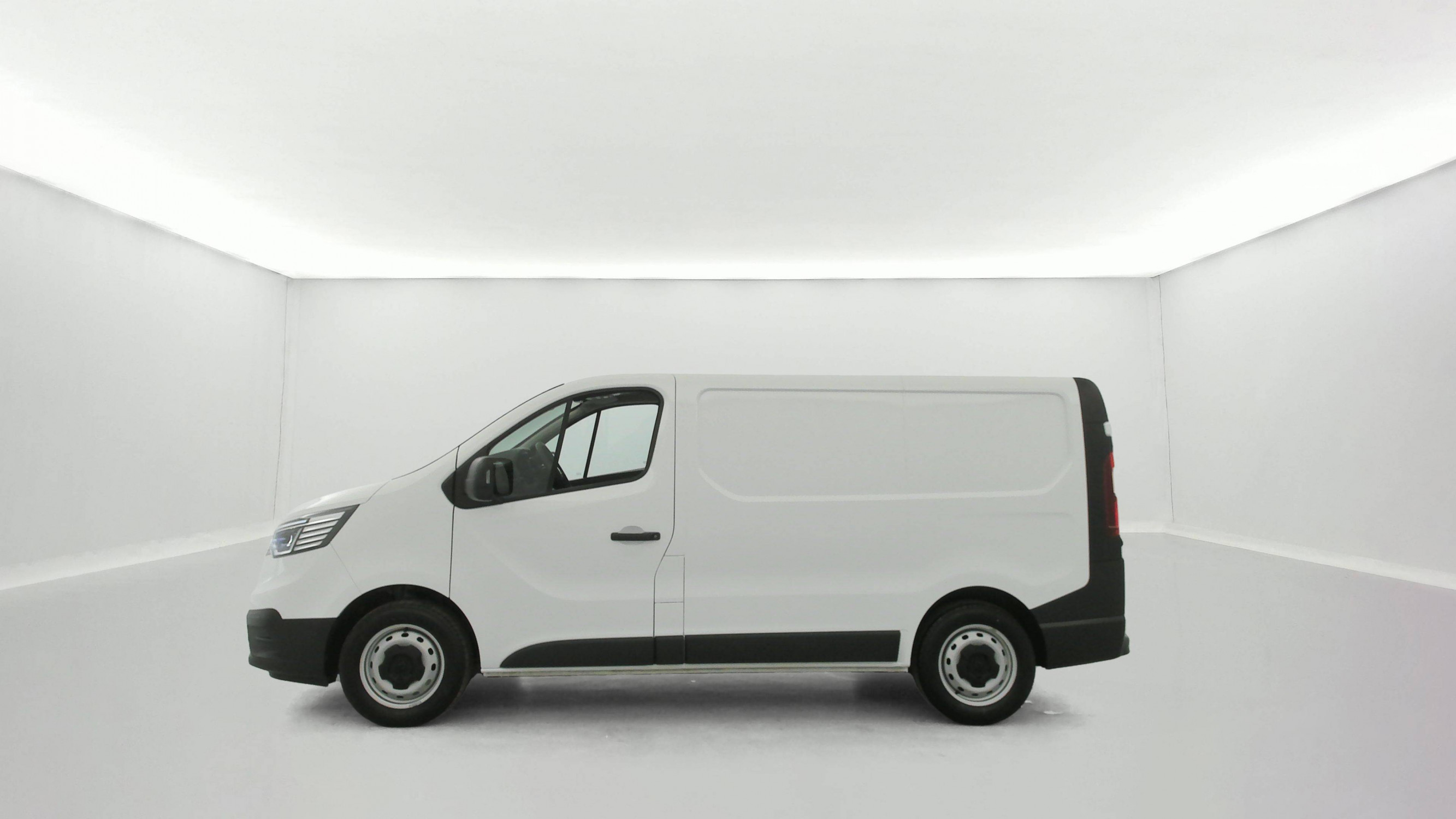 Vente en ligne Renault Trafic 3 Fourgon TRAFIC FG BLUE DCI 130 L1H1 3T GSR2 au prix de 23 690 €